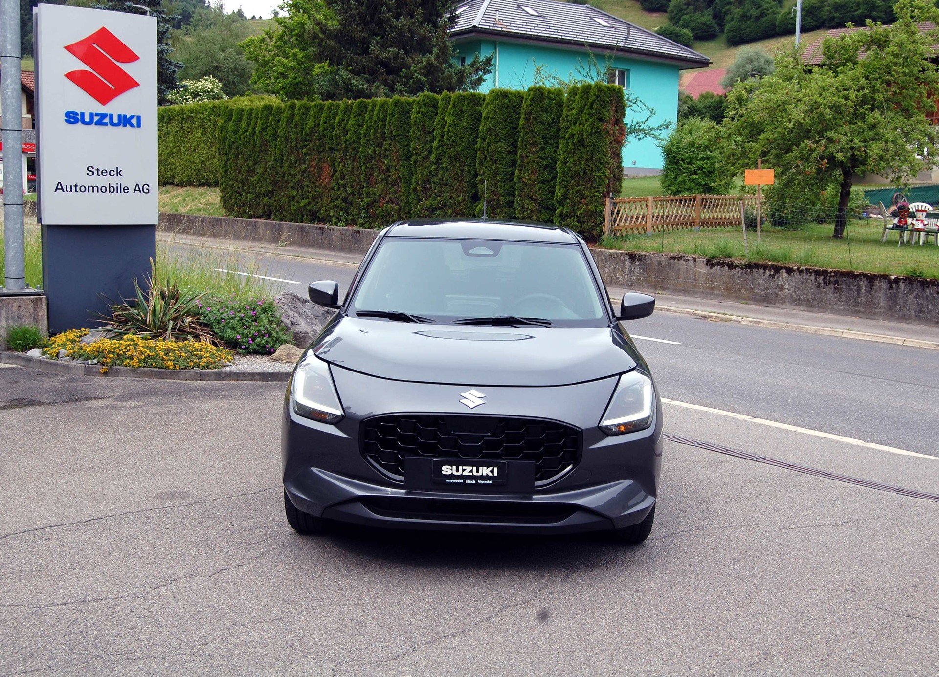SUZUKI Swift 1.2 Sakura Hybrid 4x4-showroom-element-1