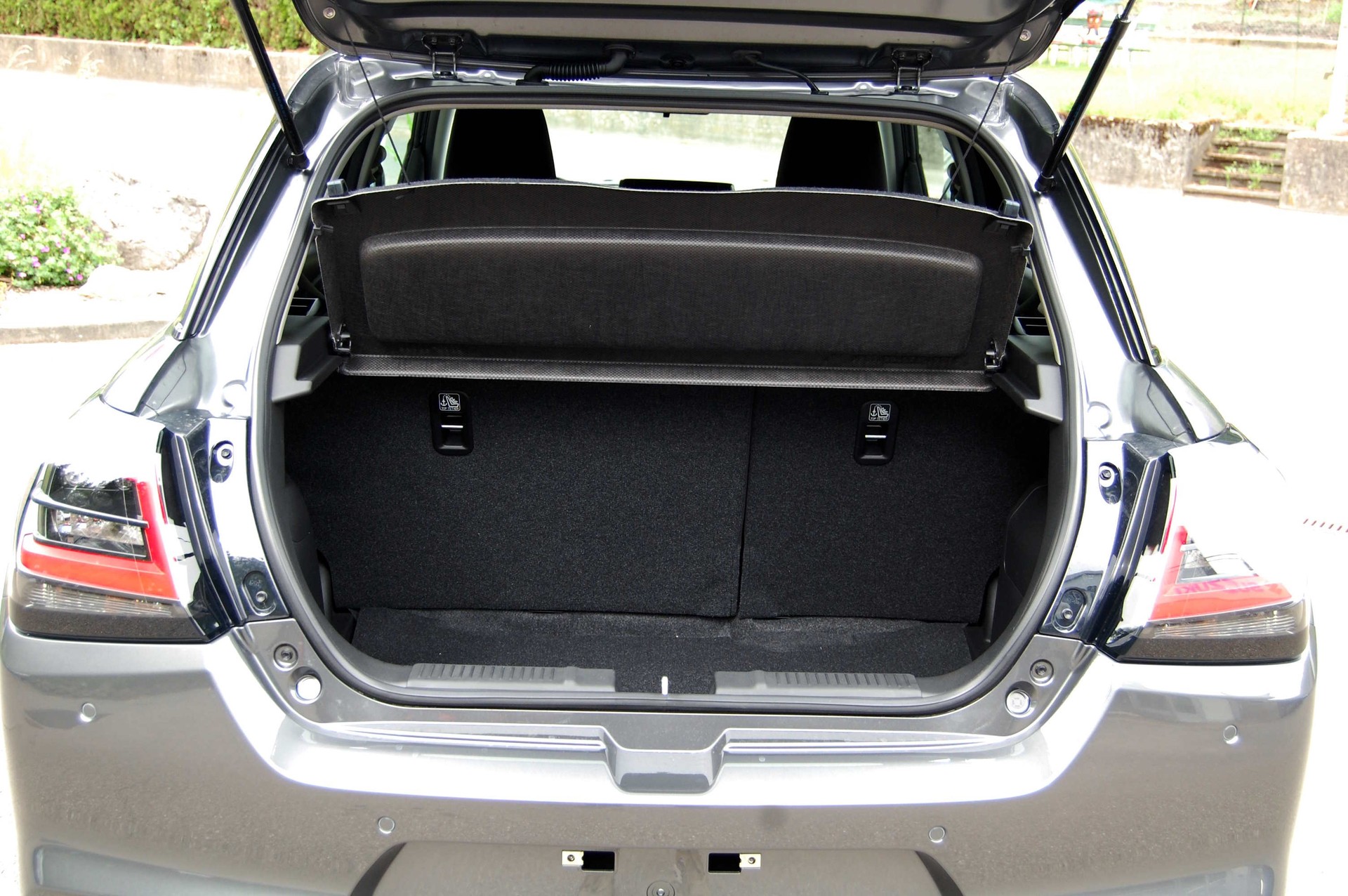 SUZUKI Swift 1.2 Sakura Hybrid 4x4-image-7