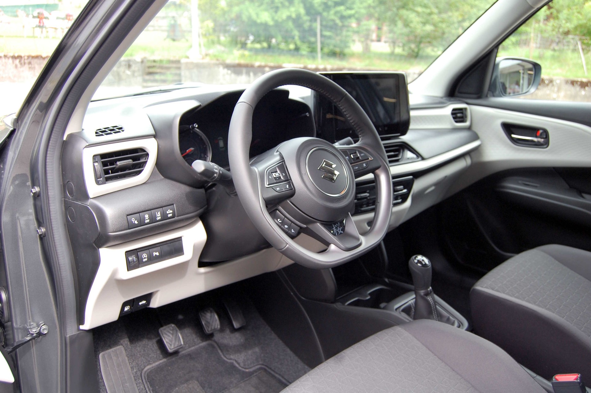 SUZUKI Swift 1.2 Sakura Hybrid 4x4-image-12