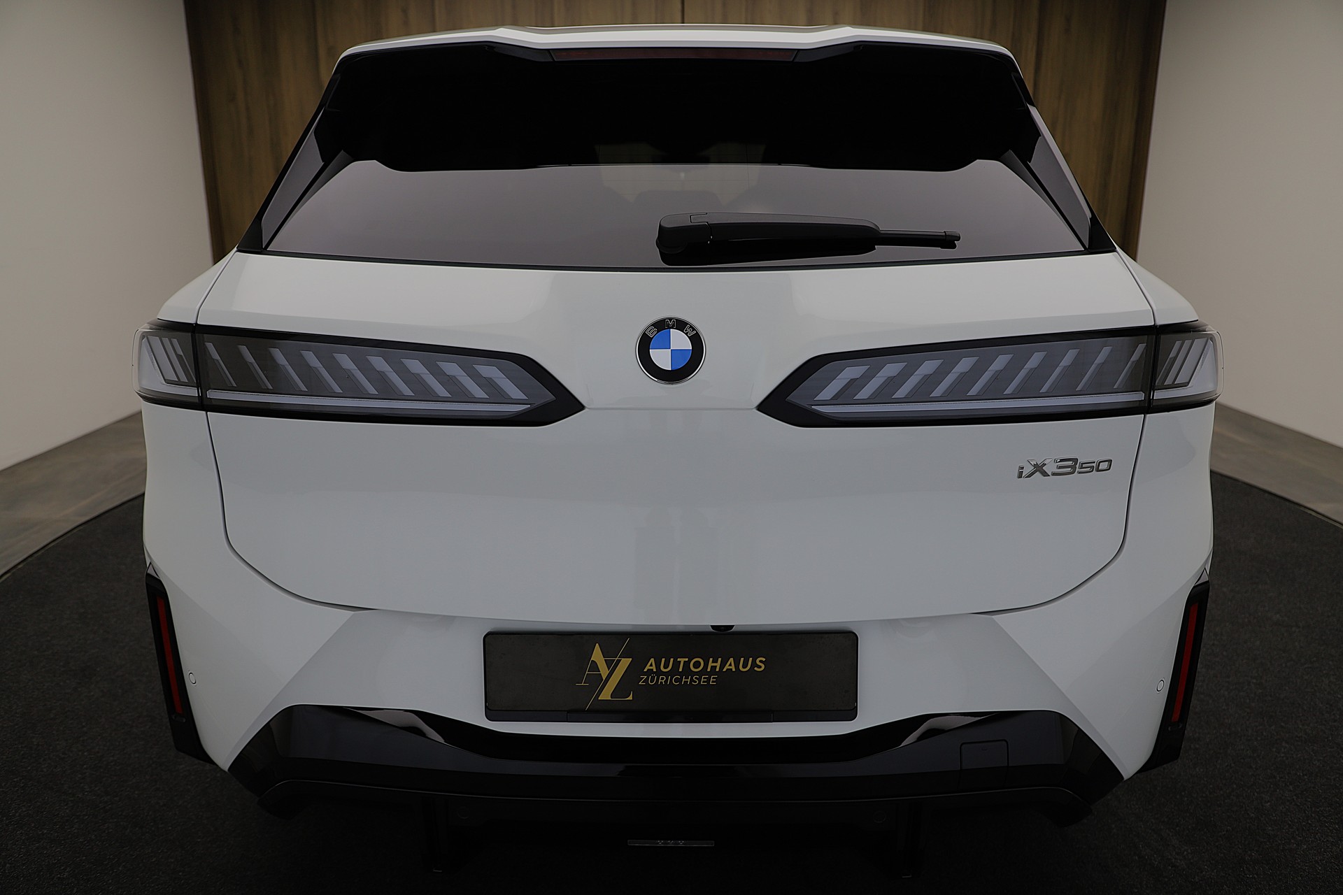 BMW iX3 50 xDrive M Sport Pro-image-3
