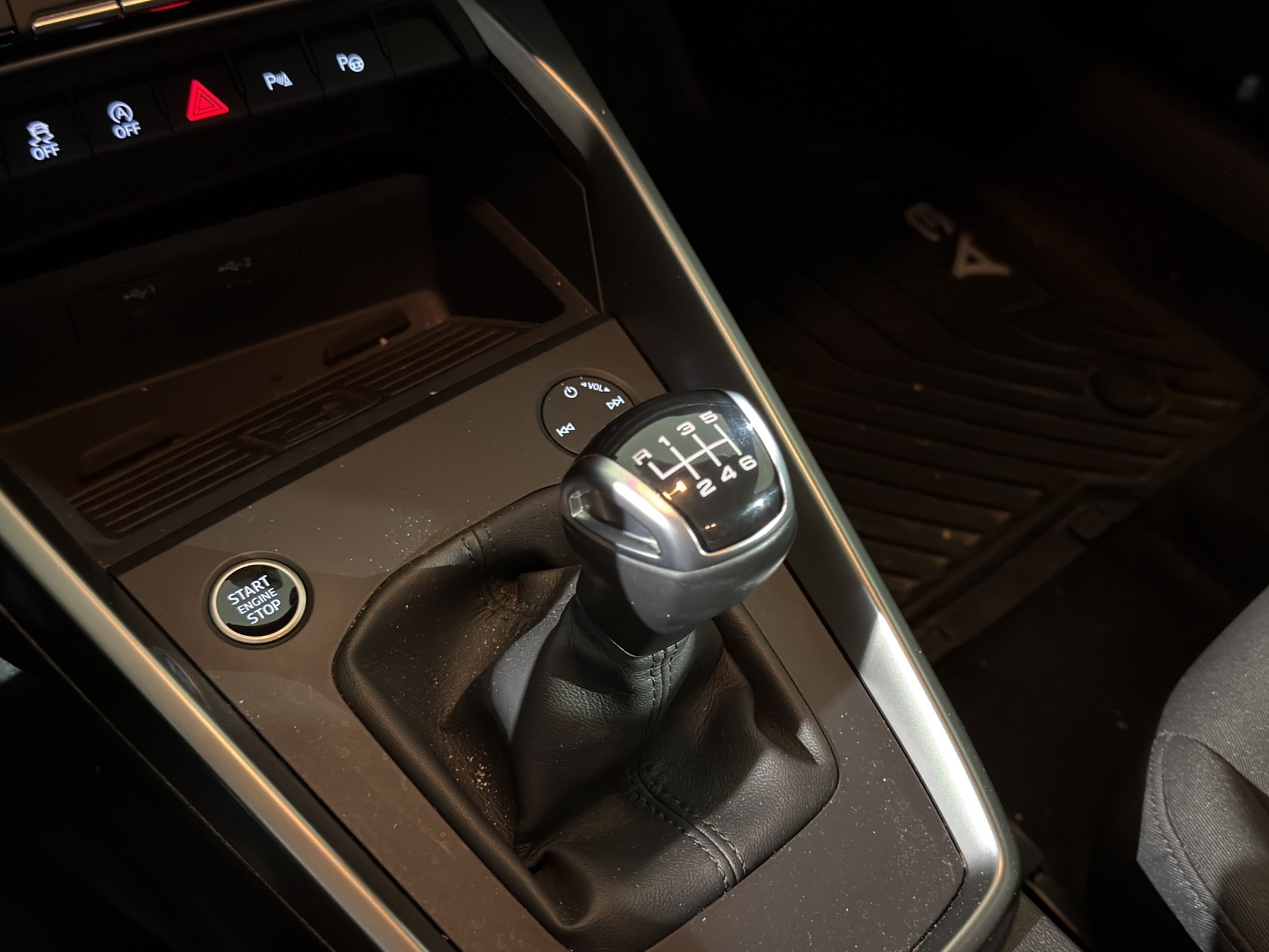 AUDI A3 Sportback 35 TFSI Attraction-image-24