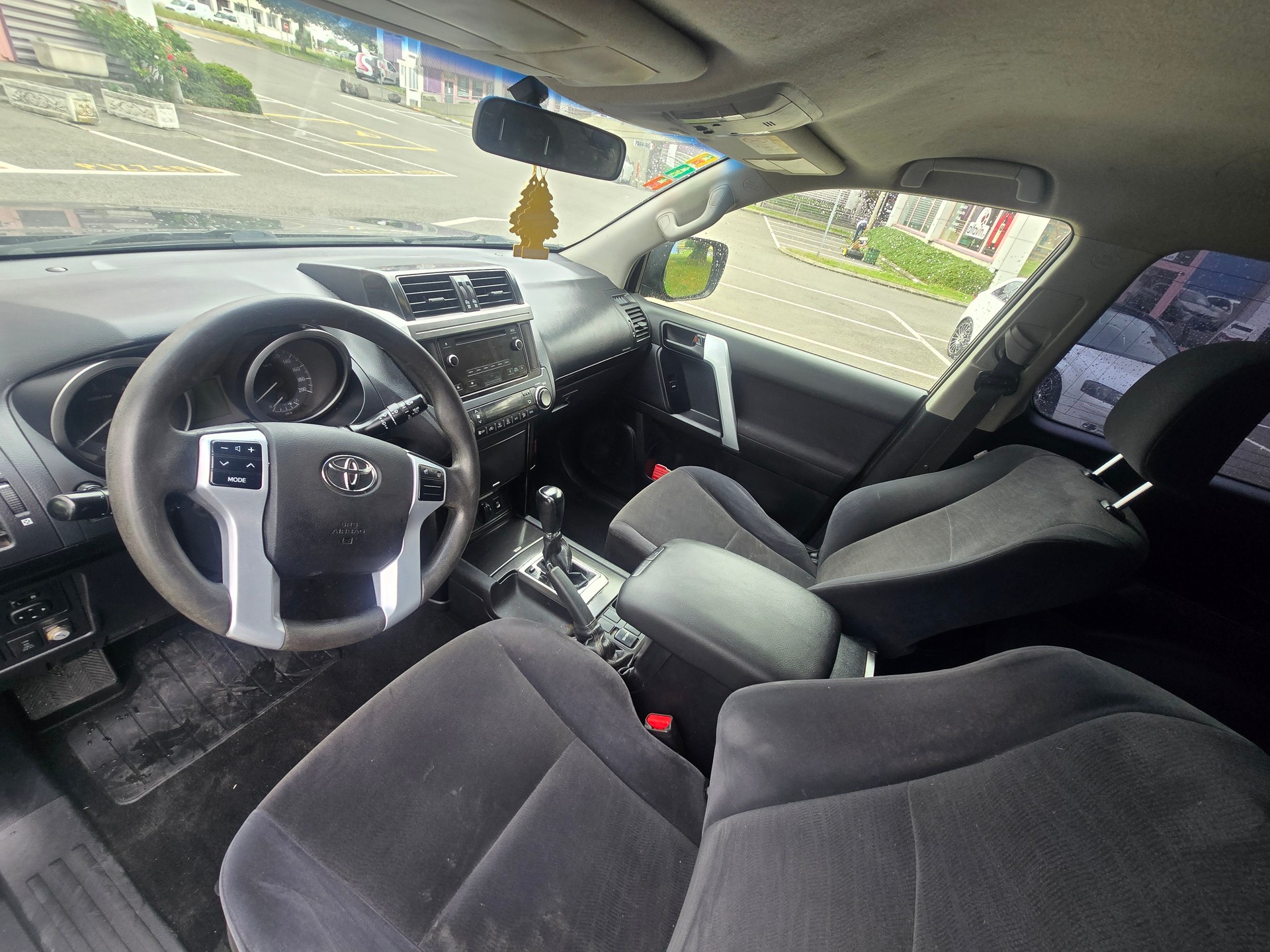 TOYOTA Land Cruiser 3.0 TD Terra Automatic-image-10