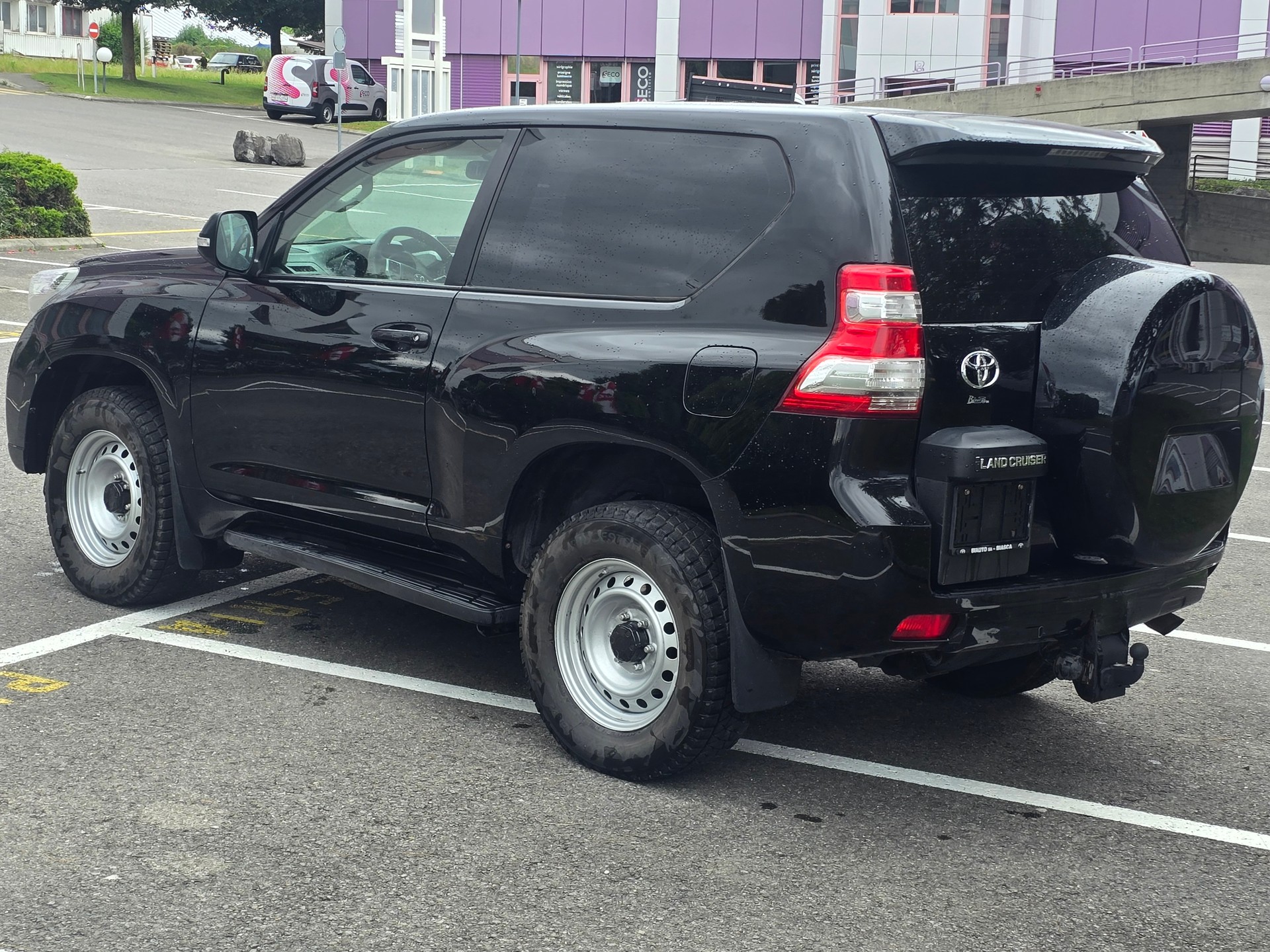 TOYOTA Land Cruiser 3.0 TD Terra Automatic-image-4