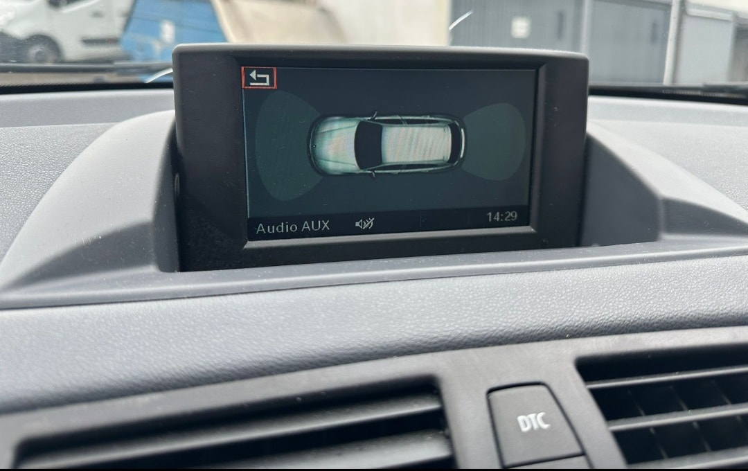 BMW 120i-image-11
