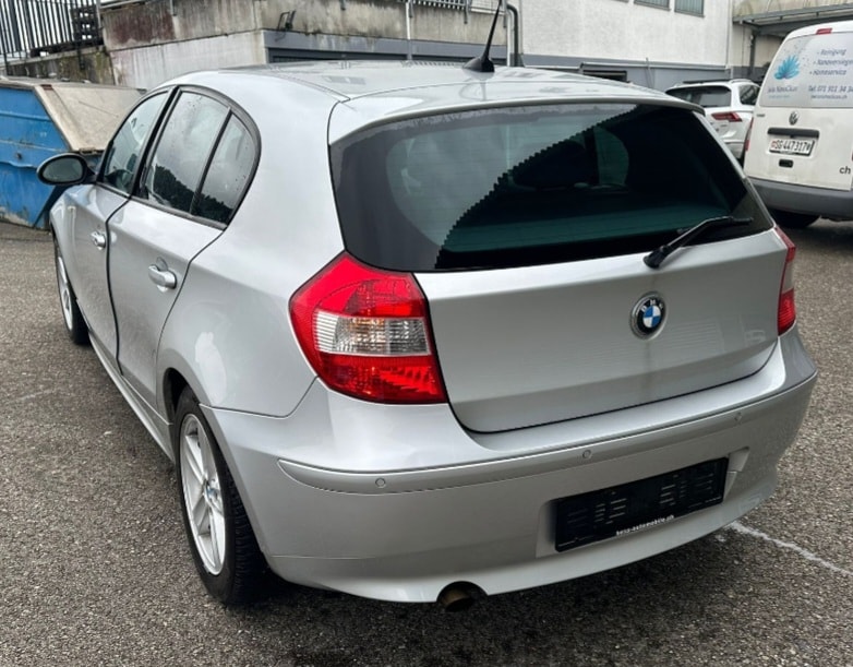 BMW 120i-image-3