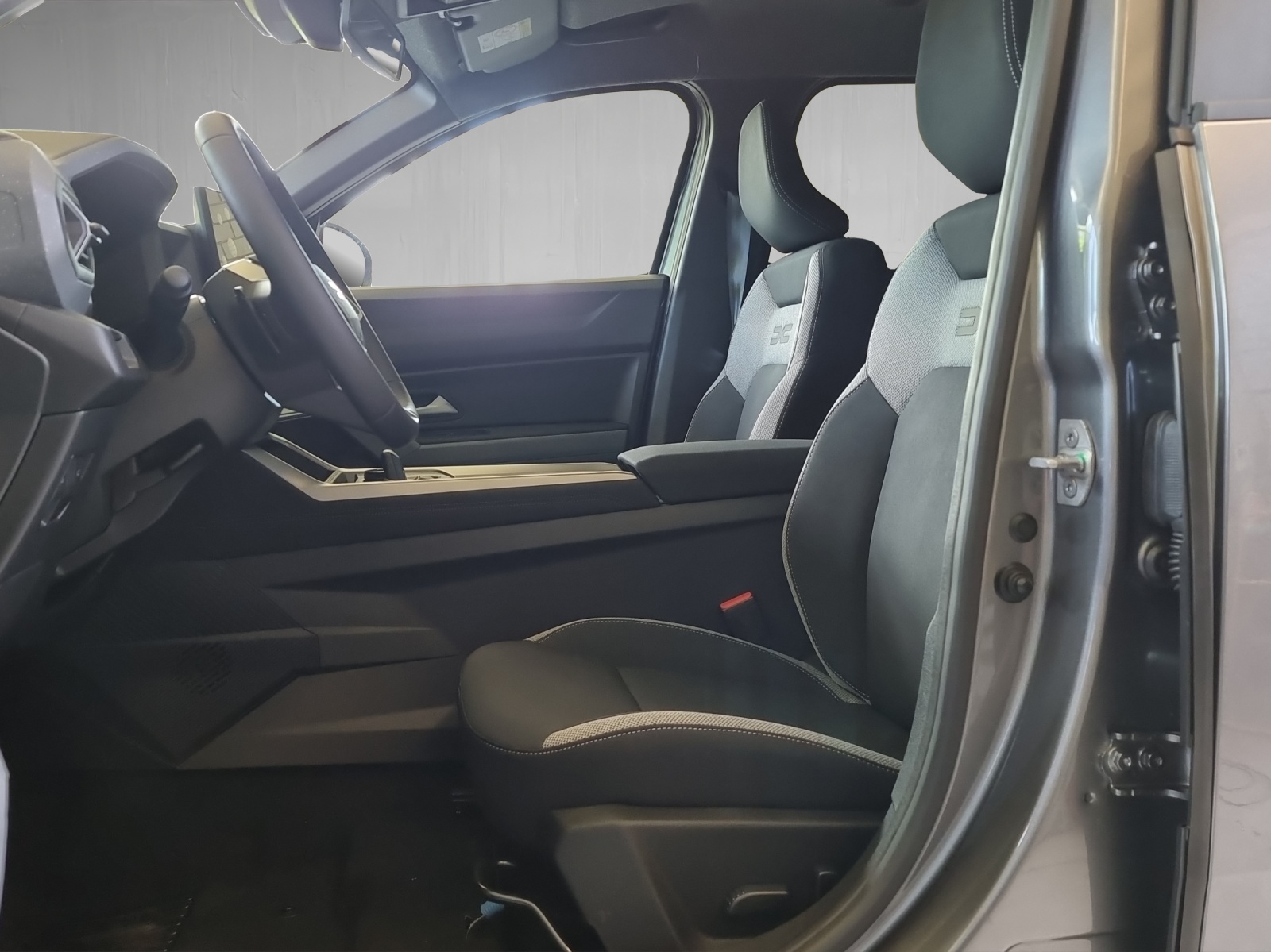 DACIA Bigster 150 Hybrid Journey 4x4 Automat-image-6