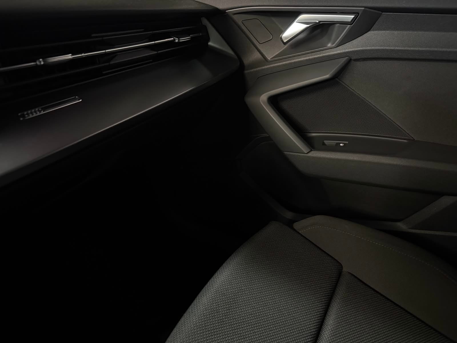 AUDI A3 Sportback 35 TFSI advanced S-tronic / Sport Sitze / Kamera / Park Assistant / Drive Assistant / Ch-Auto /-image-15