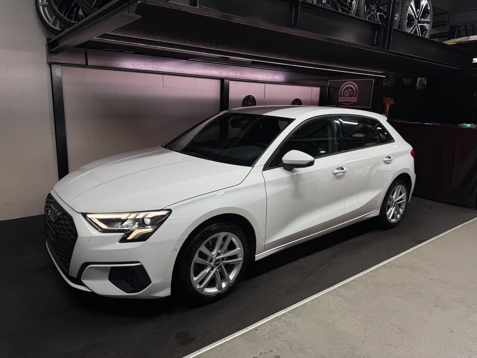 AUDI A3 Sportback 35 TFSI advanced S-tronic / Sport Sitze / Kamera / Park Assistant / Drive Assistant / Ch-Auto /-image-3