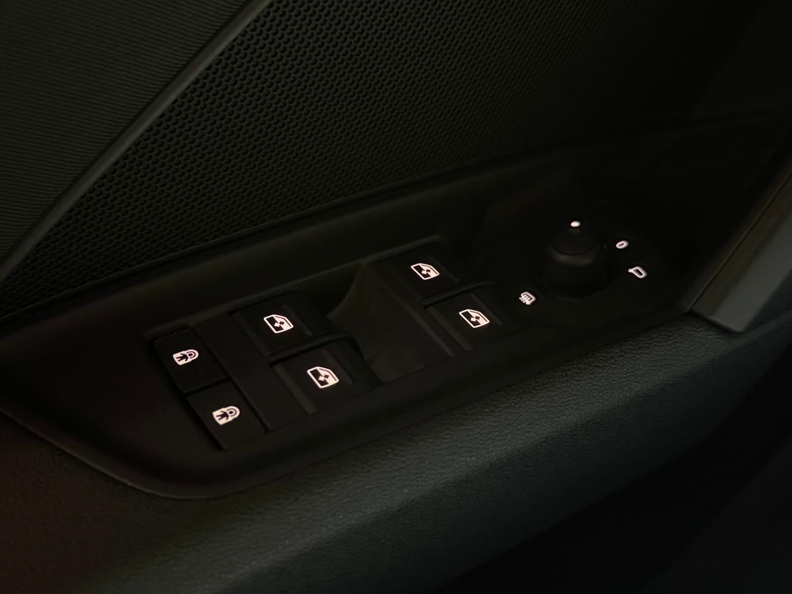 AUDI A3 Sportback 35 TFSI advanced S-tronic / Sport Sitze / Kamera / Park Assistant / Drive Assistant / Ch-Auto /-image-21