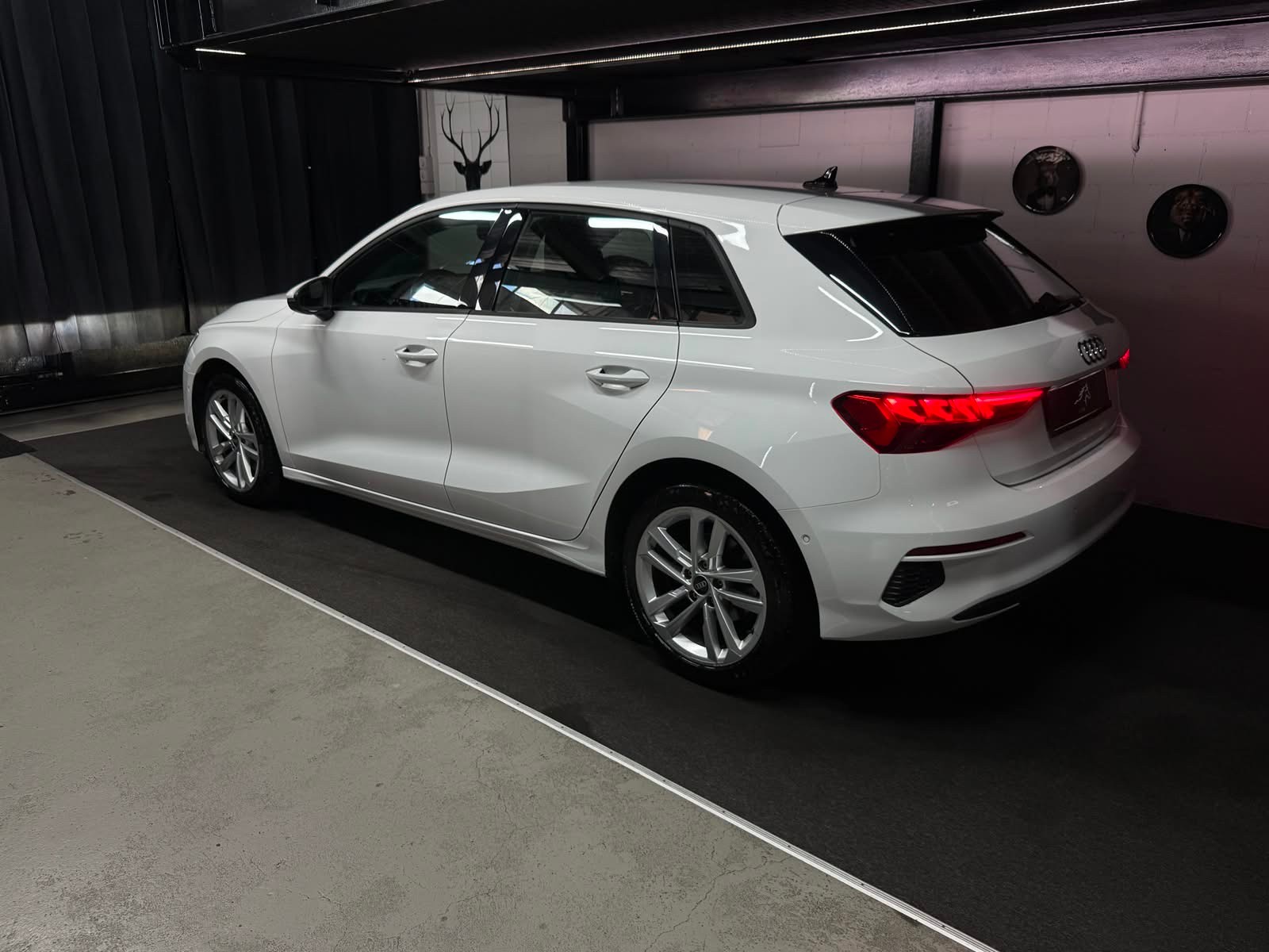 AUDI A3 Sportback 35 TFSI advanced S-tronic / Sport Sitze / Kamera / Park Assistant / Drive Assistant / Ch-Auto /-image-5