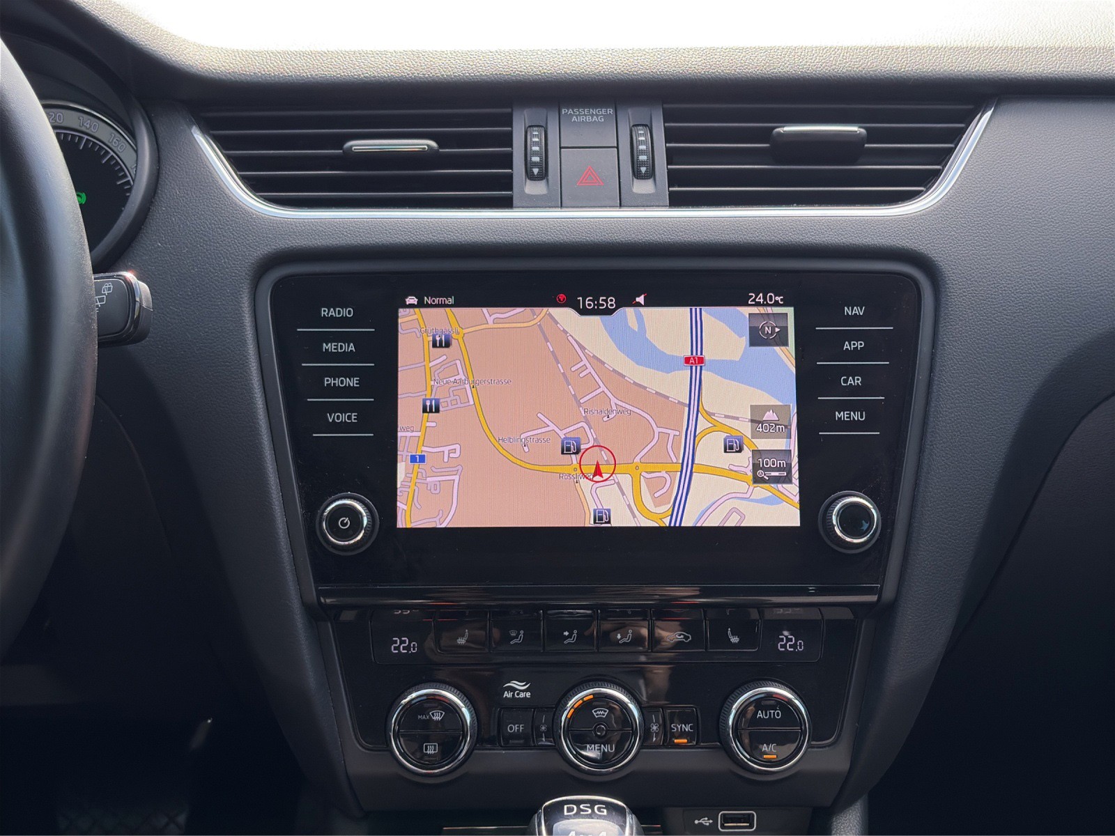 SKODA Octavia Combi 2.0 TSI Style 4x4 DSG-image-12