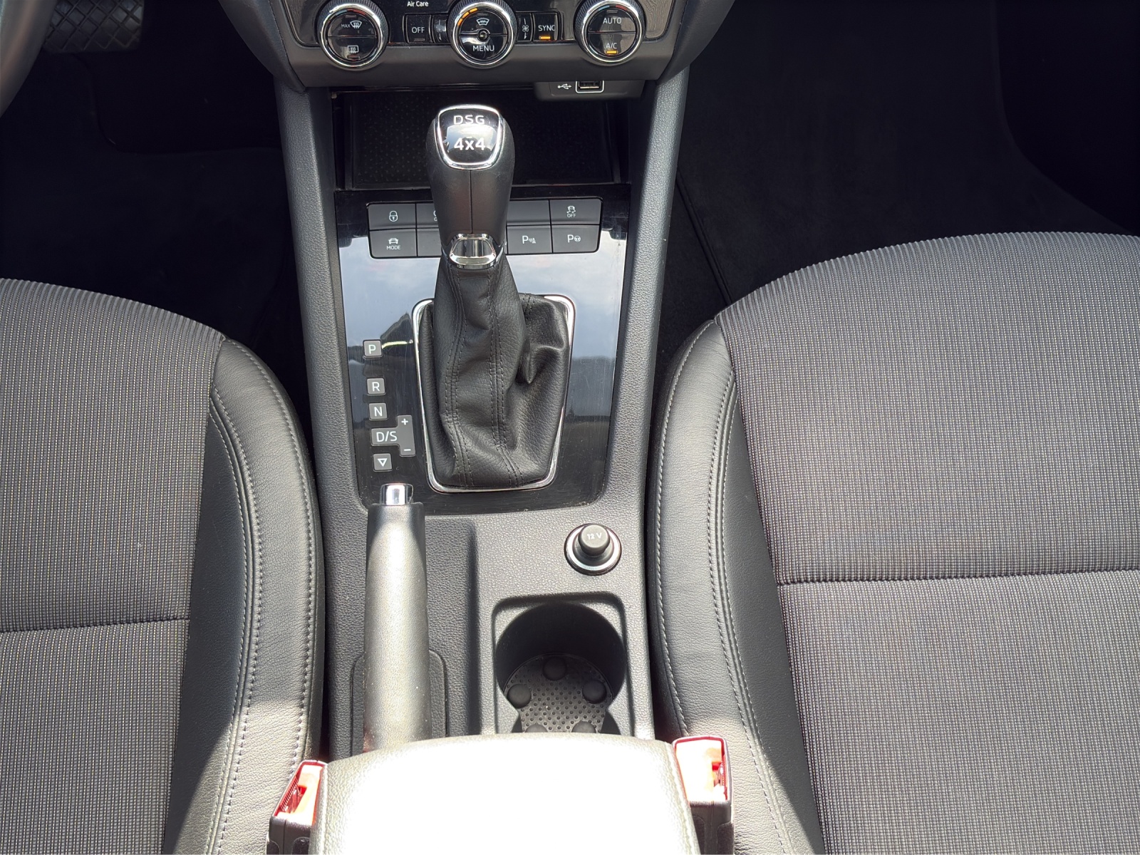 SKODA Octavia Combi 2.0 TSI Style 4x4 DSG-image-14