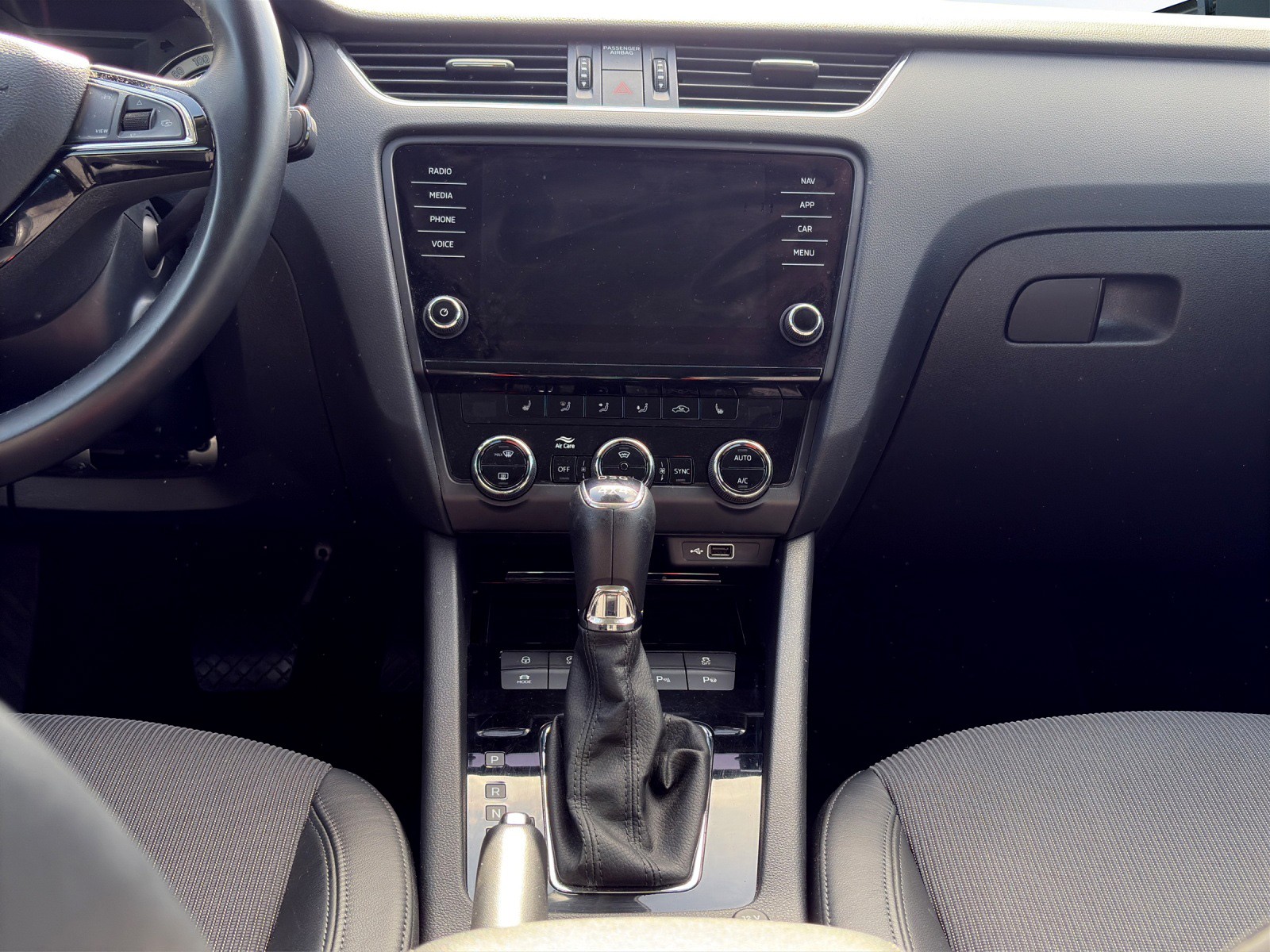 SKODA Octavia Combi 2.0 TSI Style 4x4 DSG-image-9