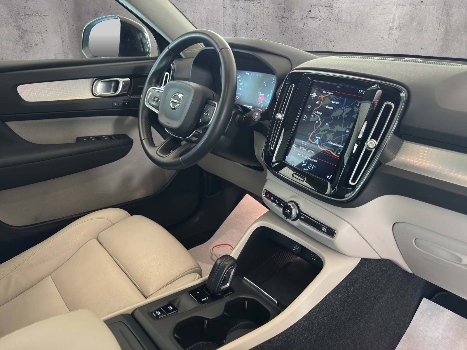 VOLVO XC40 D3 Momentum Geartronic-image-12