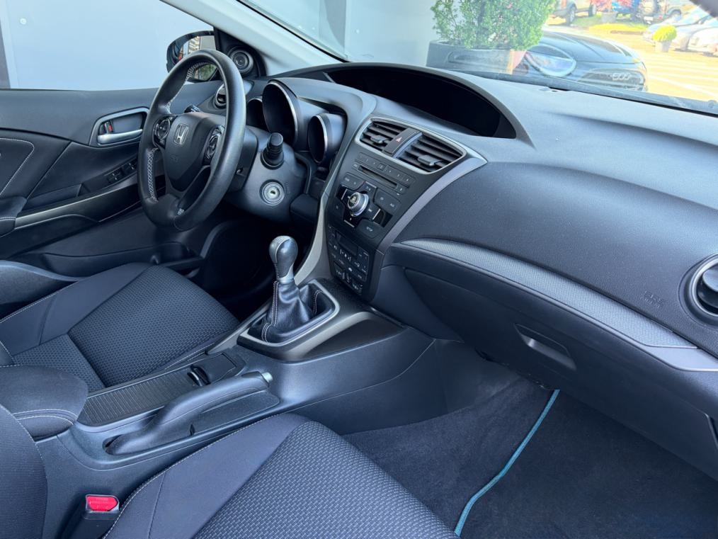 HONDA Civic 1.4 i-VTEC Comfort-image-6
