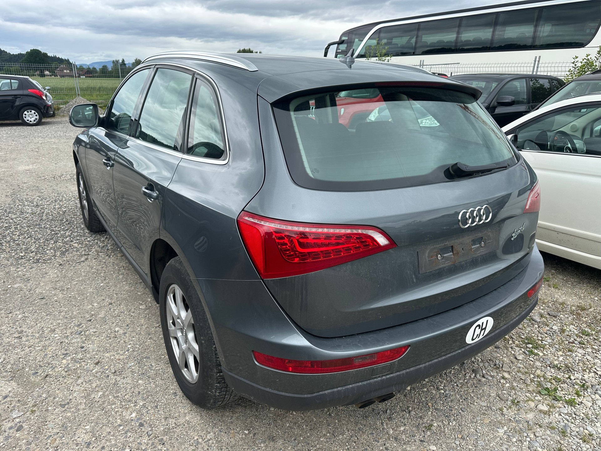 AUDI Q5 2.0 TDI quattro-image-5