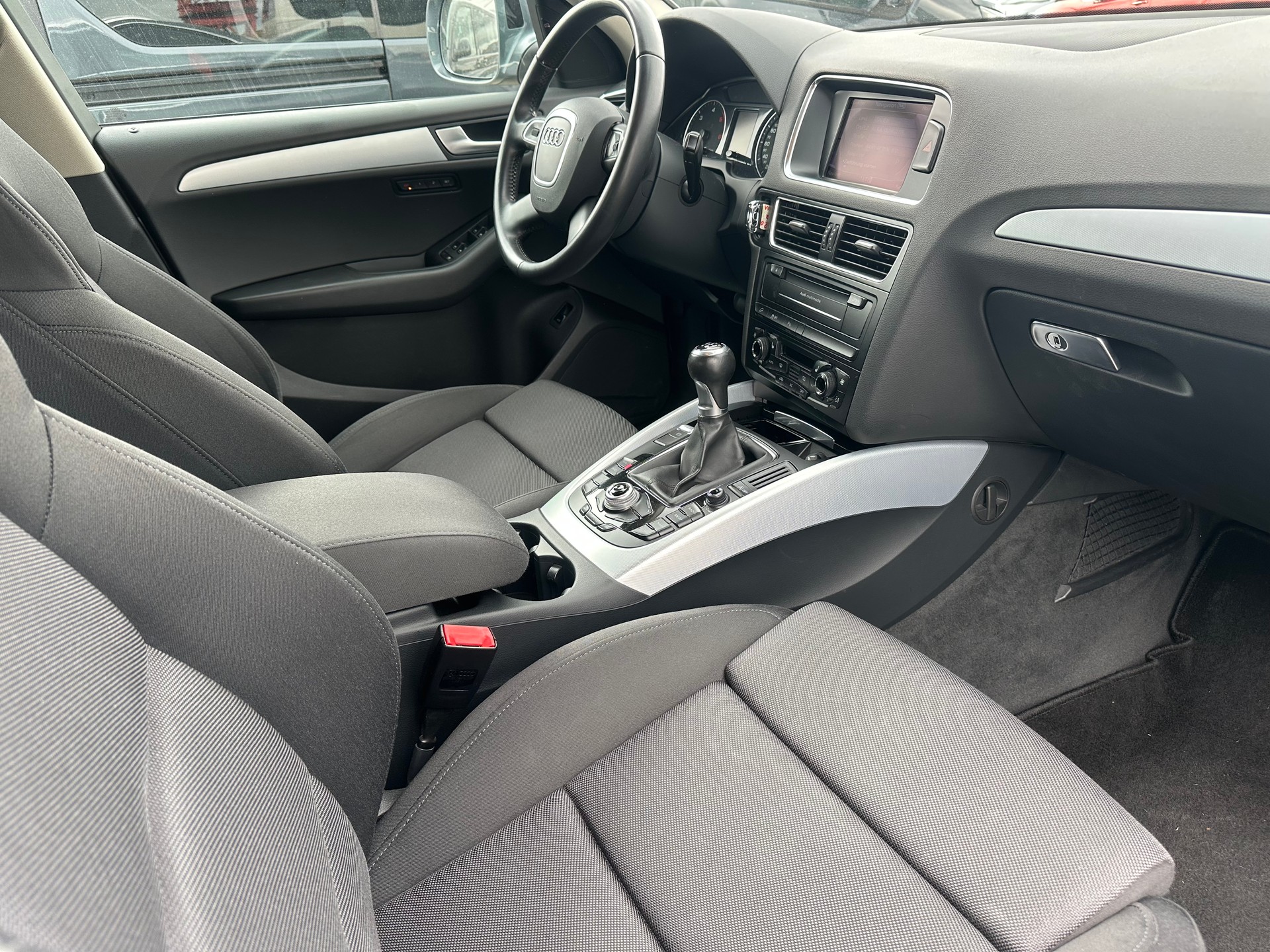 AUDI Q5 2.0 TDI quattro-image-15
