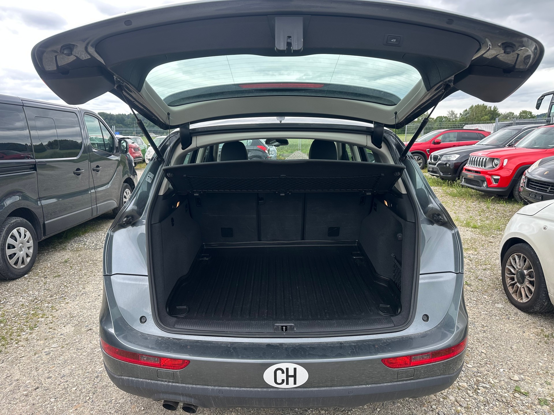 AUDI Q5 2.0 TDI quattro-image-6