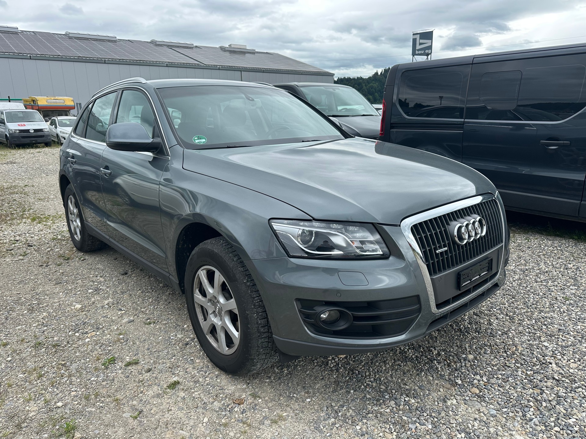 AUDI Q5 2.0 TDI quattro-image-2