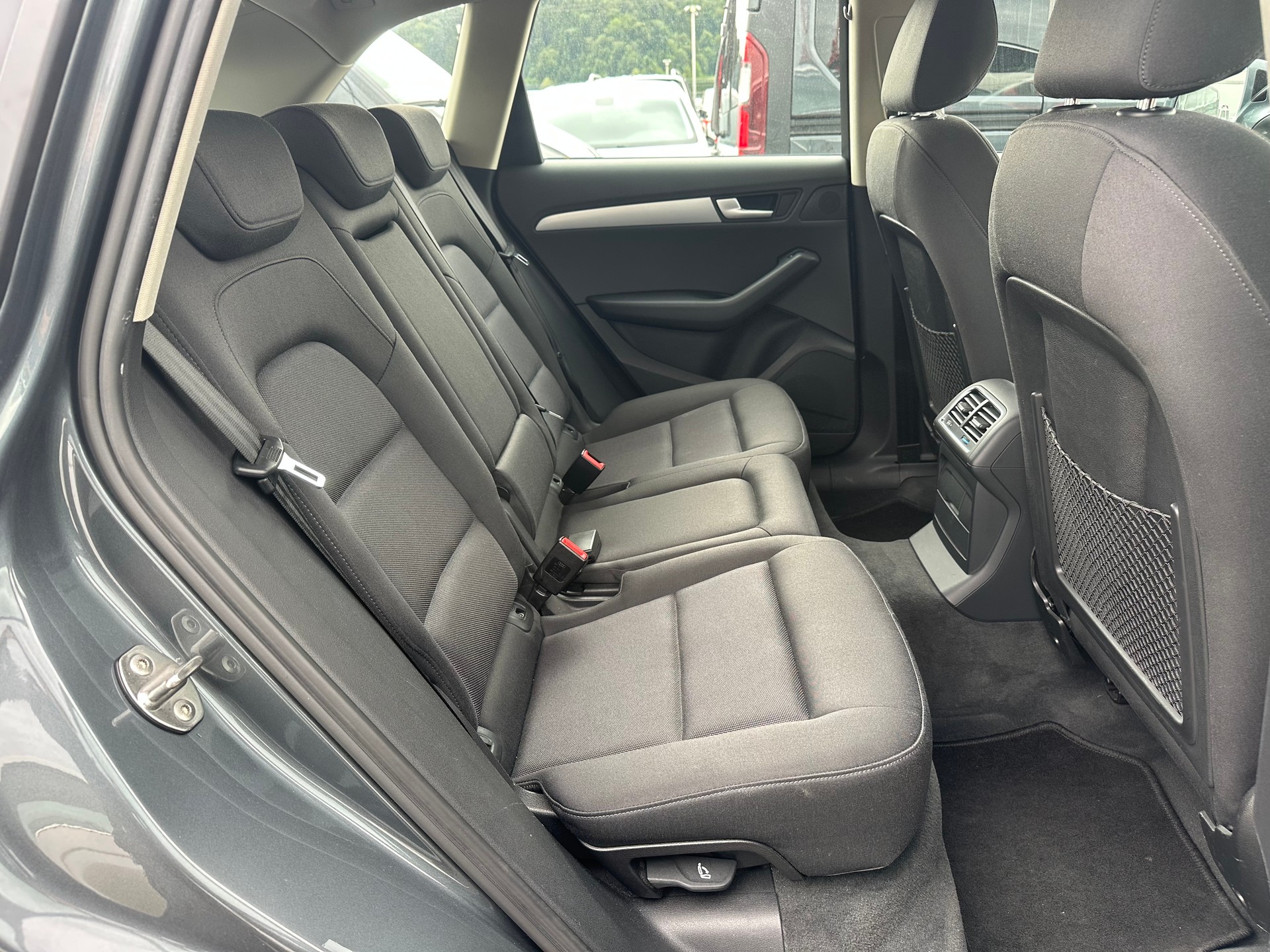 AUDI Q5 2.0 TDI quattro-image-14