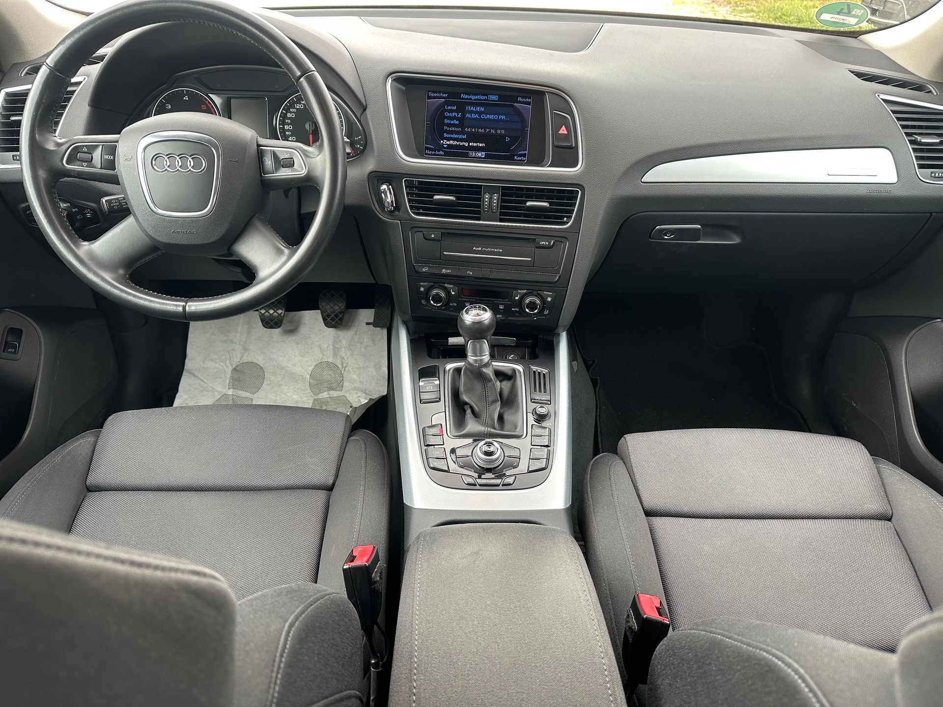 AUDI Q5 2.0 TDI quattro-image-10
