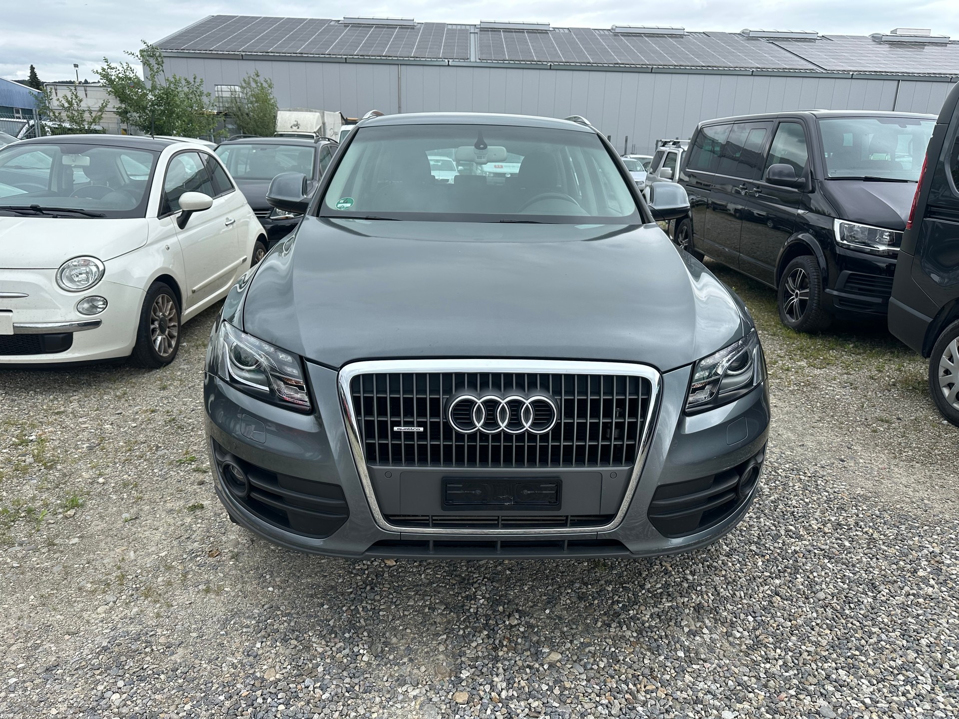 AUDI Q5 2.0 TDI quattro-image-1