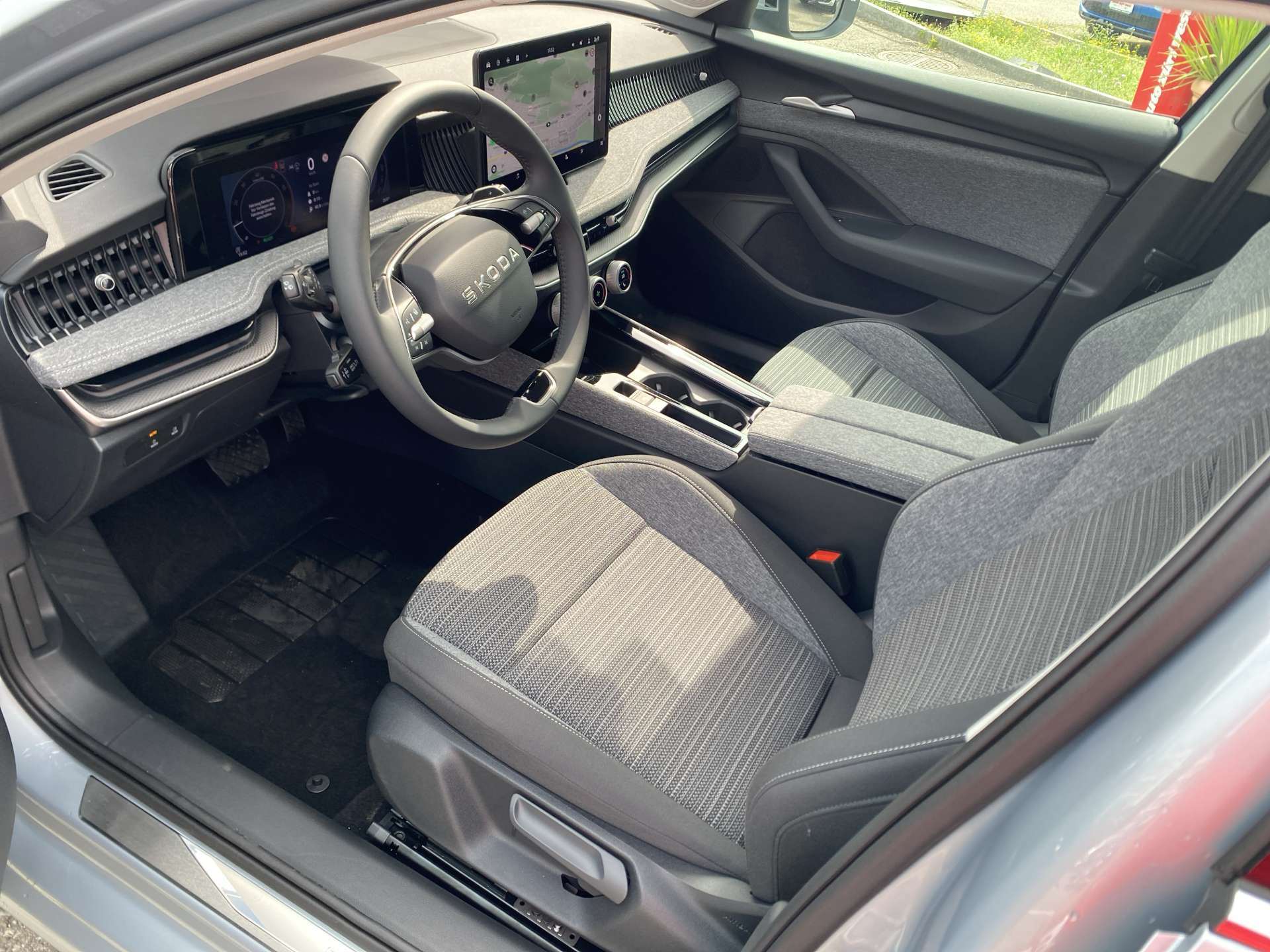 SKODA Superb Combi 1.5 TSi MHEV Selection DSG-Automat-image-4
