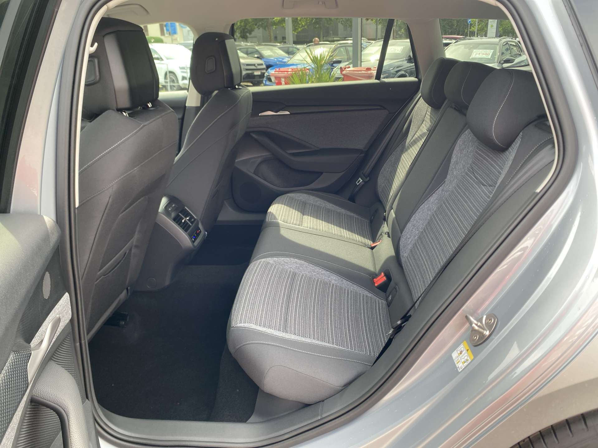 SKODA Superb Combi 1.5 TSi MHEV Selection DSG-Automat-image-5