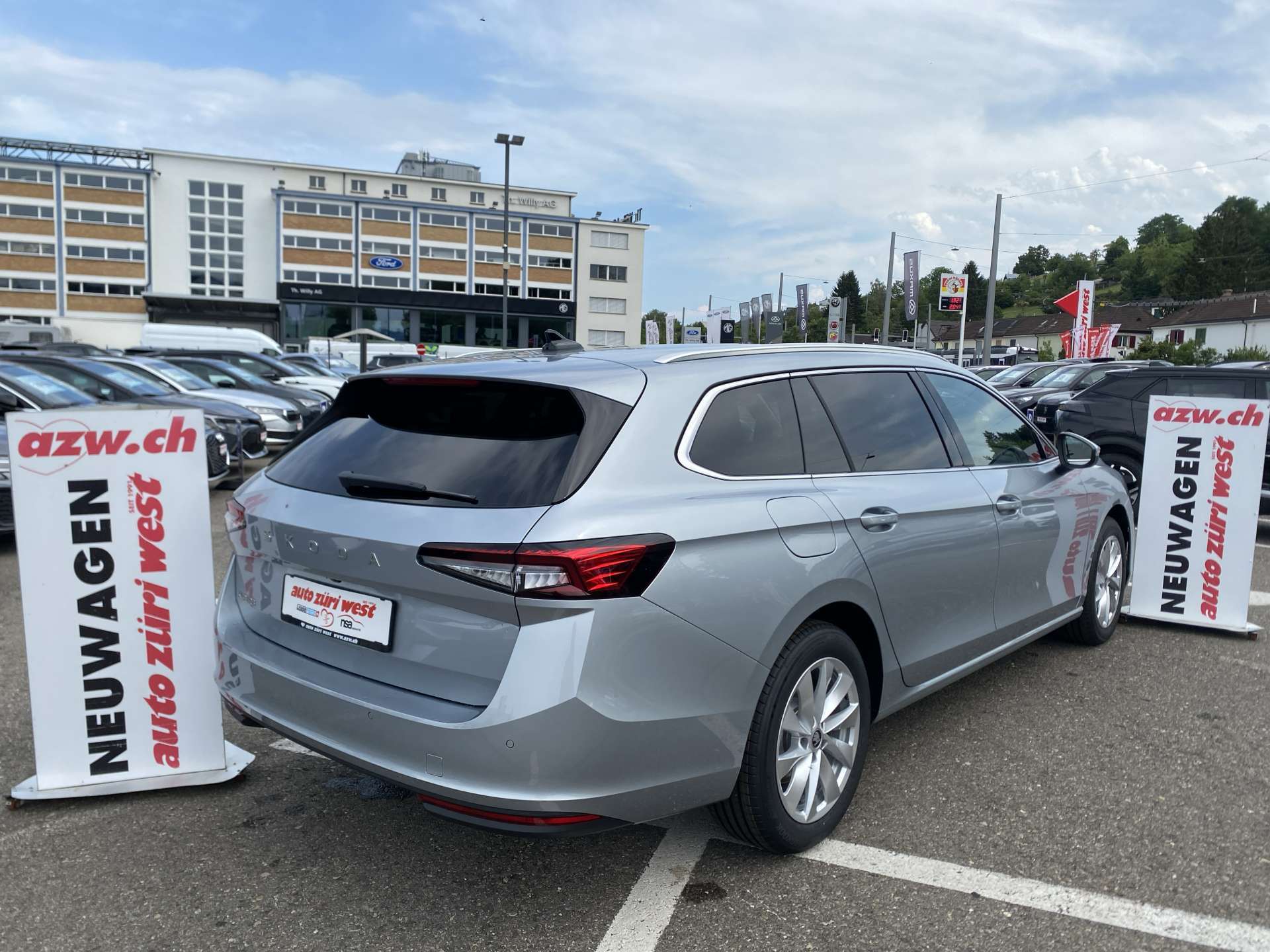 SKODA Superb Combi 1.5 TSi MHEV Selection DSG-Automat-image-2