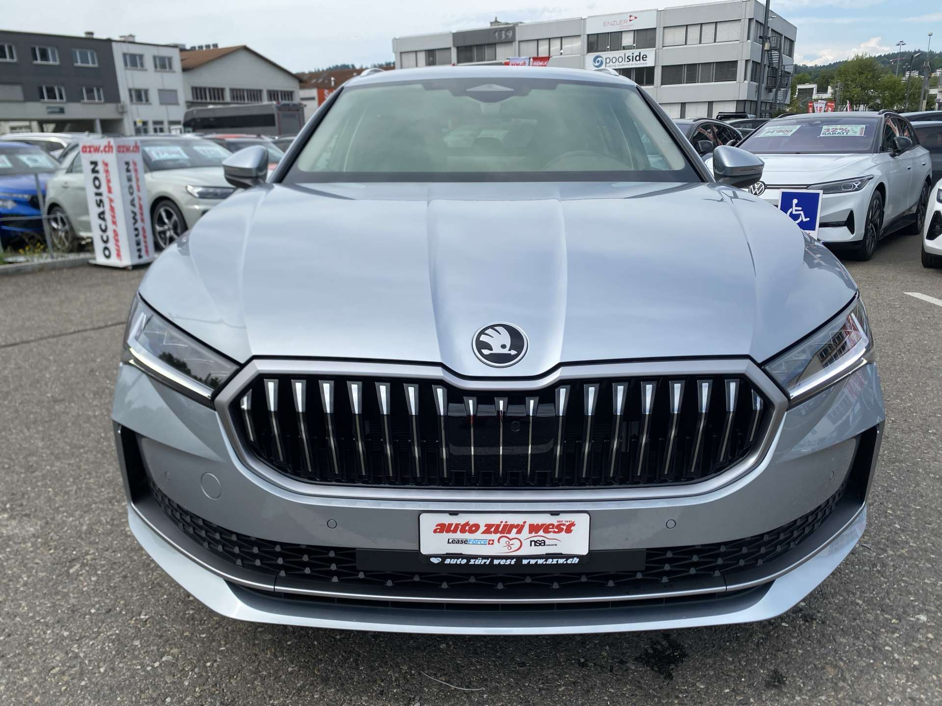 SKODA Superb Combi 1.5 TSi MHEV Selection DSG-Automat-image-12