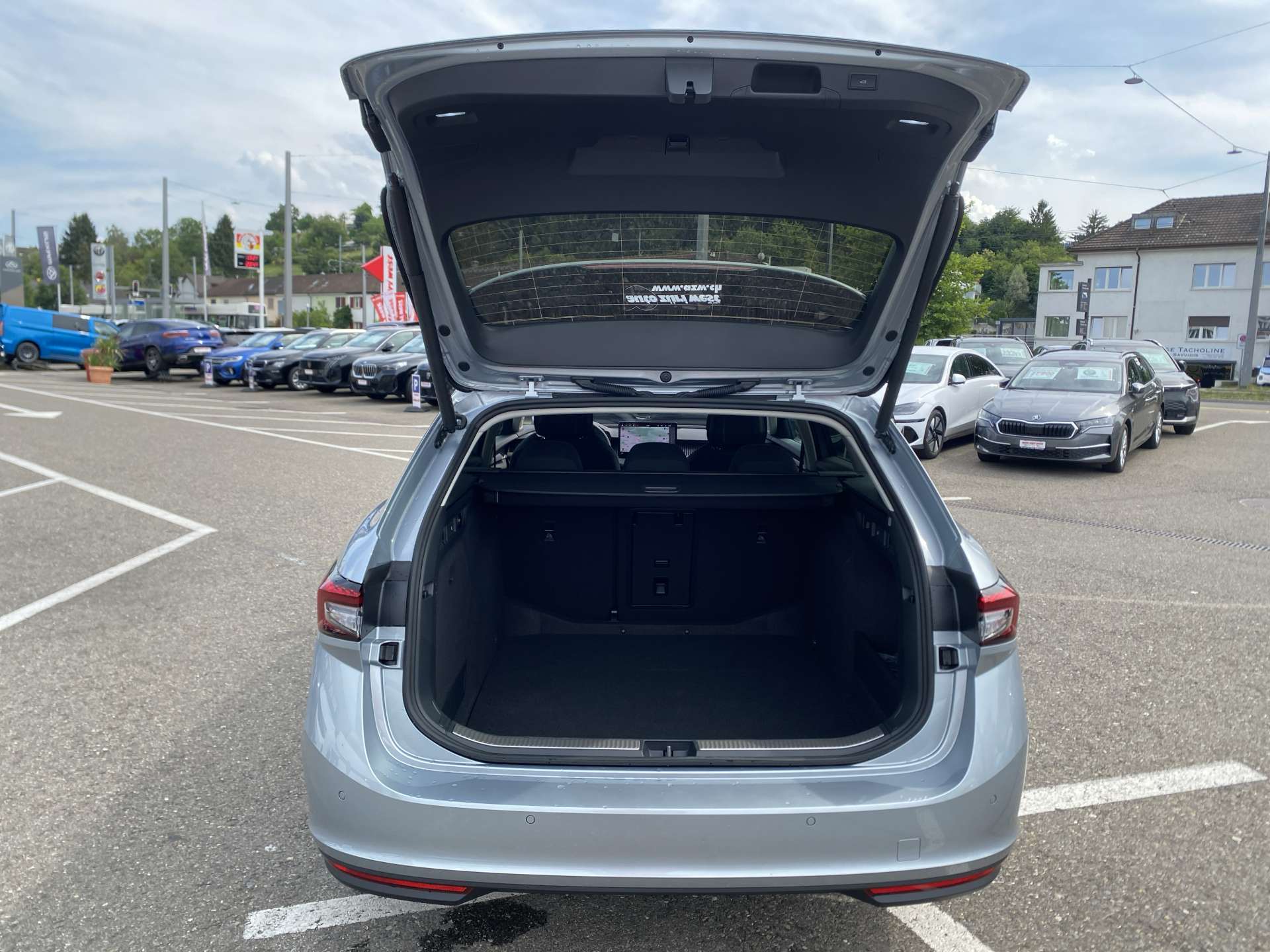 SKODA Superb Combi 1.5 TSi MHEV Selection DSG-Automat-image-6