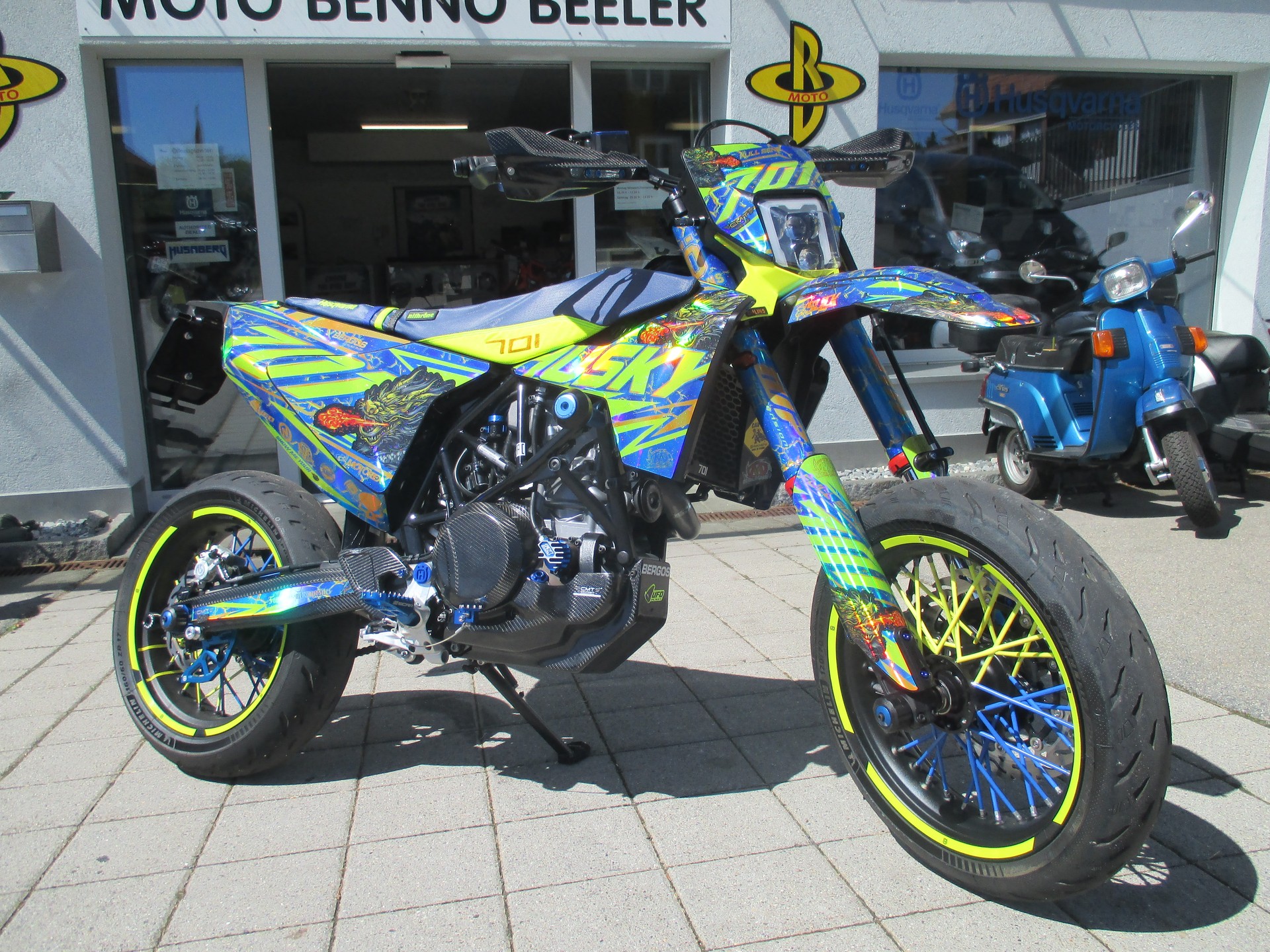 HUSQVARNA 701 Supermoto-image-1