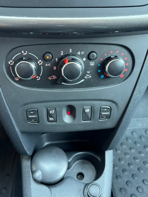 DACIA Sandero Tce 90 Stepway Lauréate-image-16
