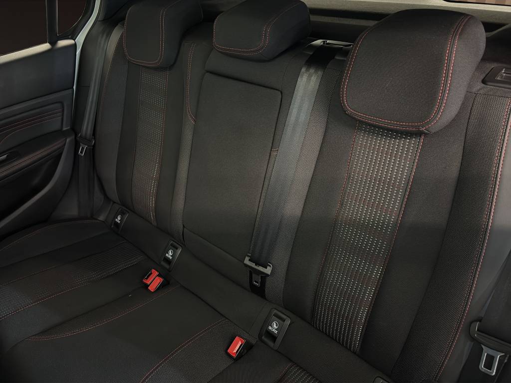 PEUGEOT 308 1.2 Pure Tech GT Line EAT8-image-9