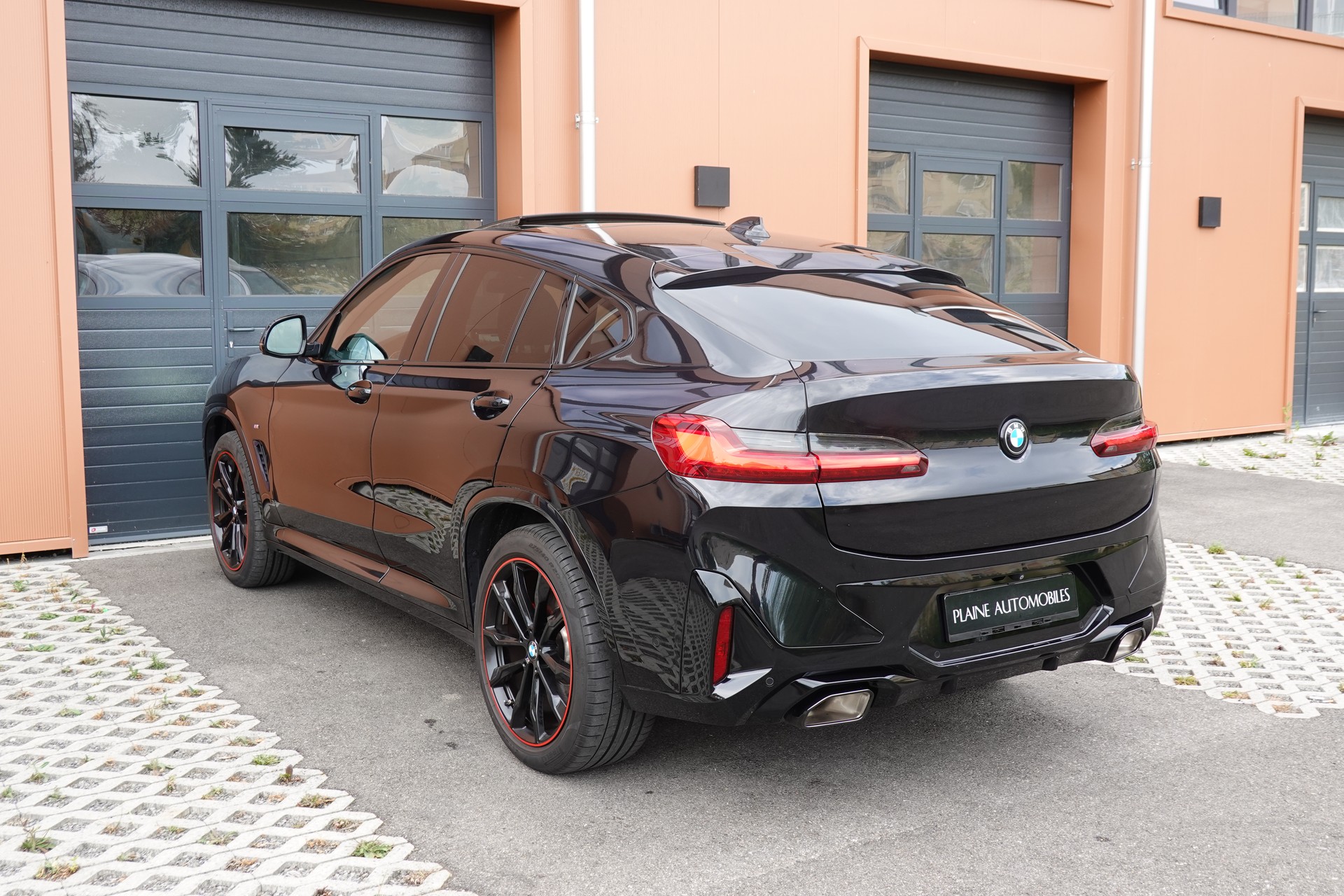BMW X4 xDrive 48V 20d M Sport * Vehicule CH * Pack M * Camera 360 * jantes 20 * sièges chauffants et électriques *-image-9