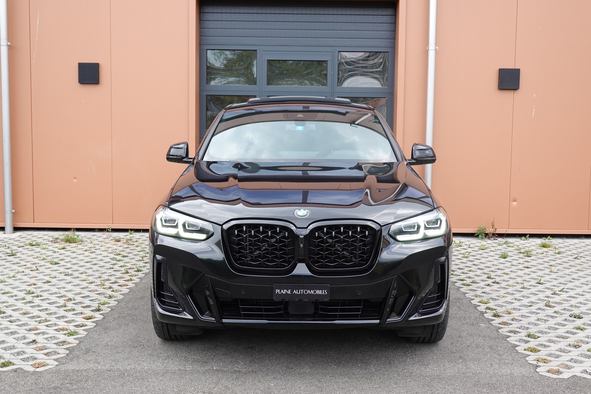 BMW X4 xDrive 48V 20d M Sport * Vehicule CH * Pack M * Camera 360 * jantes 20 * sièges chauffants et électriques *-image-1