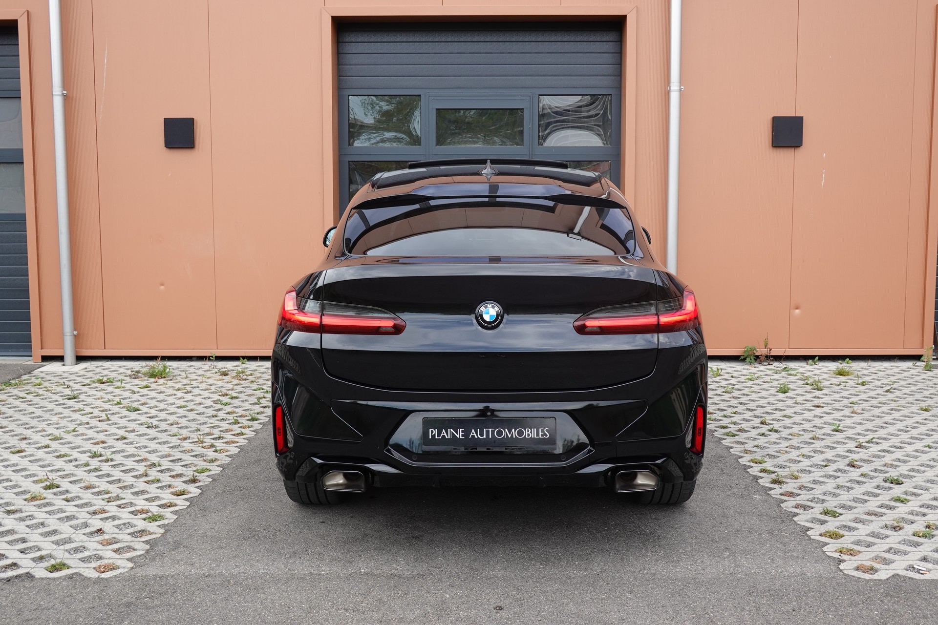 BMW X4 xDrive 48V 20d M Sport * Vehicule CH * Pack M * Camera 360 * jantes 20 * sièges chauffants et électriques *-image-8