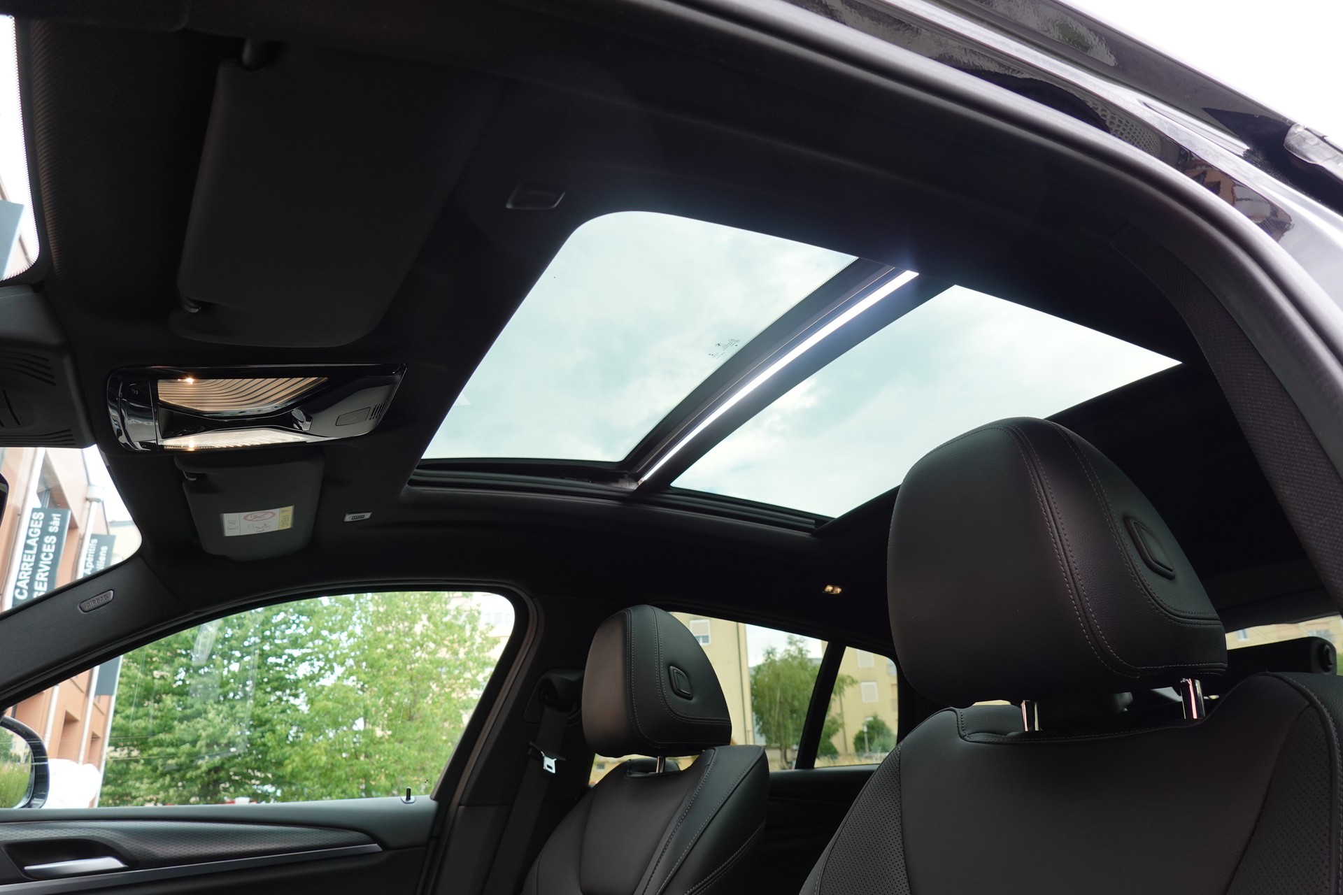 BMW X4 xDrive 48V 20d M Sport * Vehicule CH * Pack M * Camera 360 * jantes 20 * sièges chauffants et électriques *-image-22