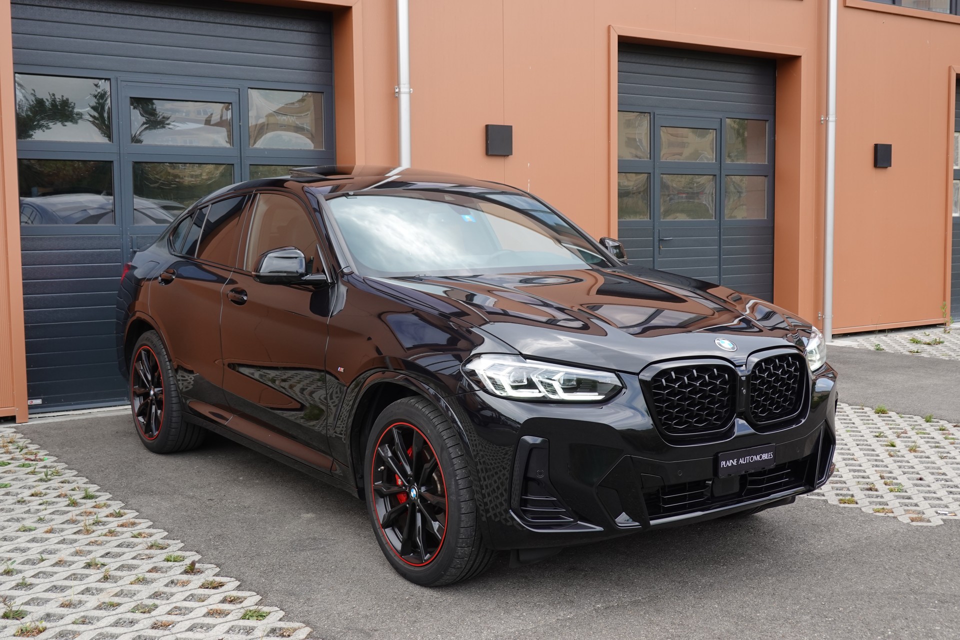 BMW X4 xDrive 48V 20d M Sport * Vehicule CH * Pack M * Camera 360 * jantes 20 * sièges chauffants et électriques *-image-2
