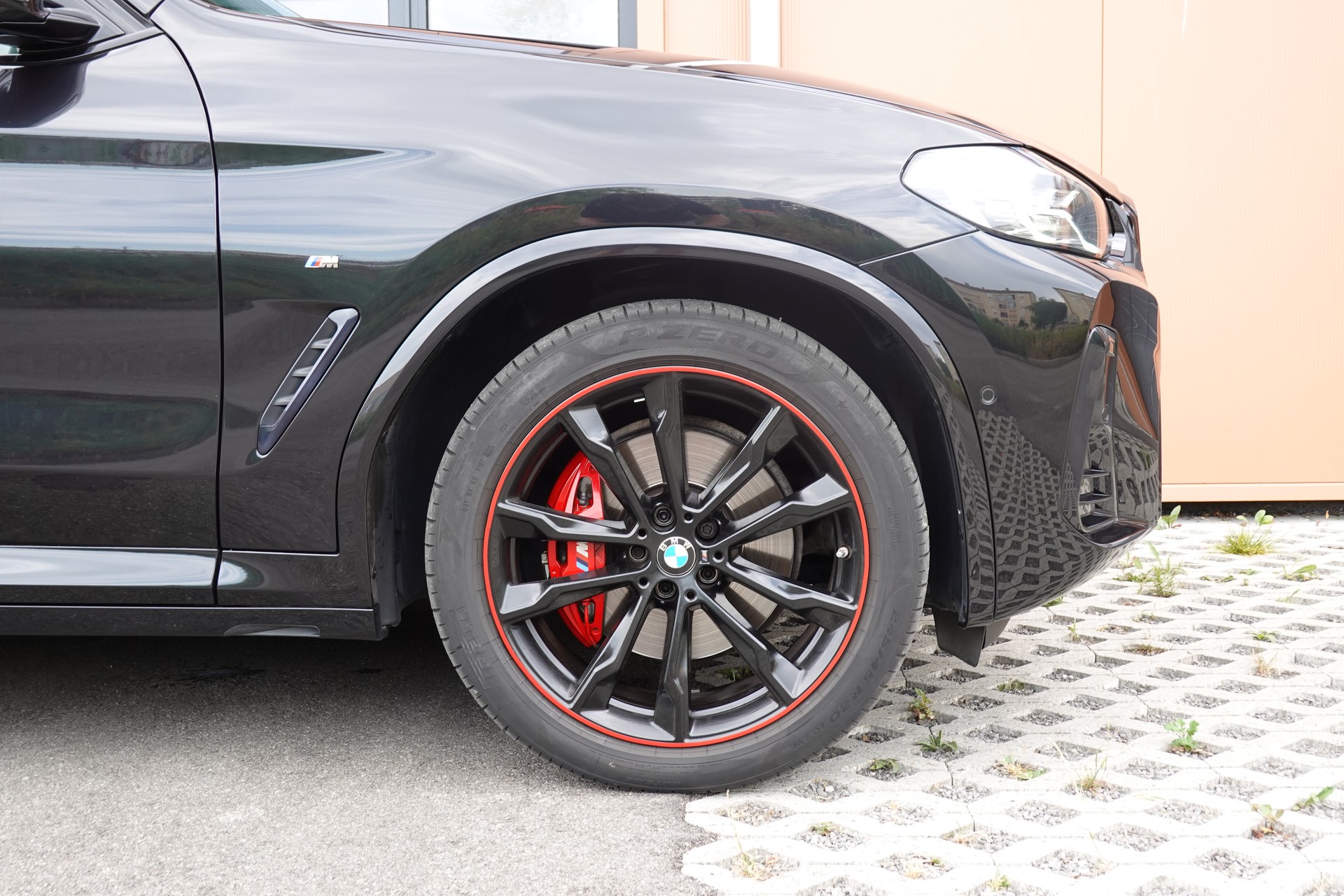 BMW X4 xDrive 48V 20d M Sport * Vehicule CH * Pack M * Camera 360 * jantes 20 * sièges chauffants et électriques *-image-4