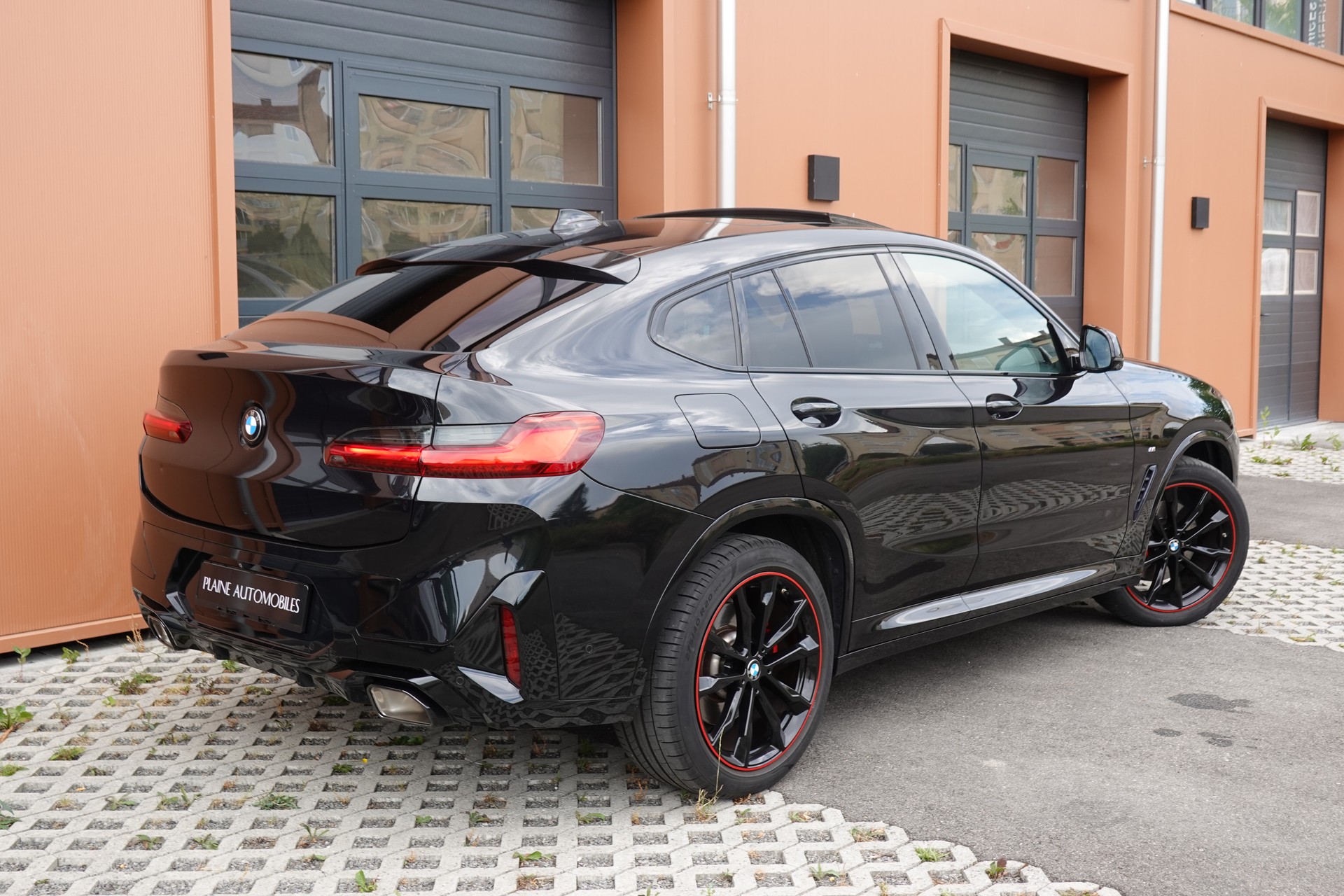 BMW X4 xDrive 48V 20d M Sport * Vehicule CH * Pack M * Camera 360 * jantes 20 * sièges chauffants et électriques *-image-6