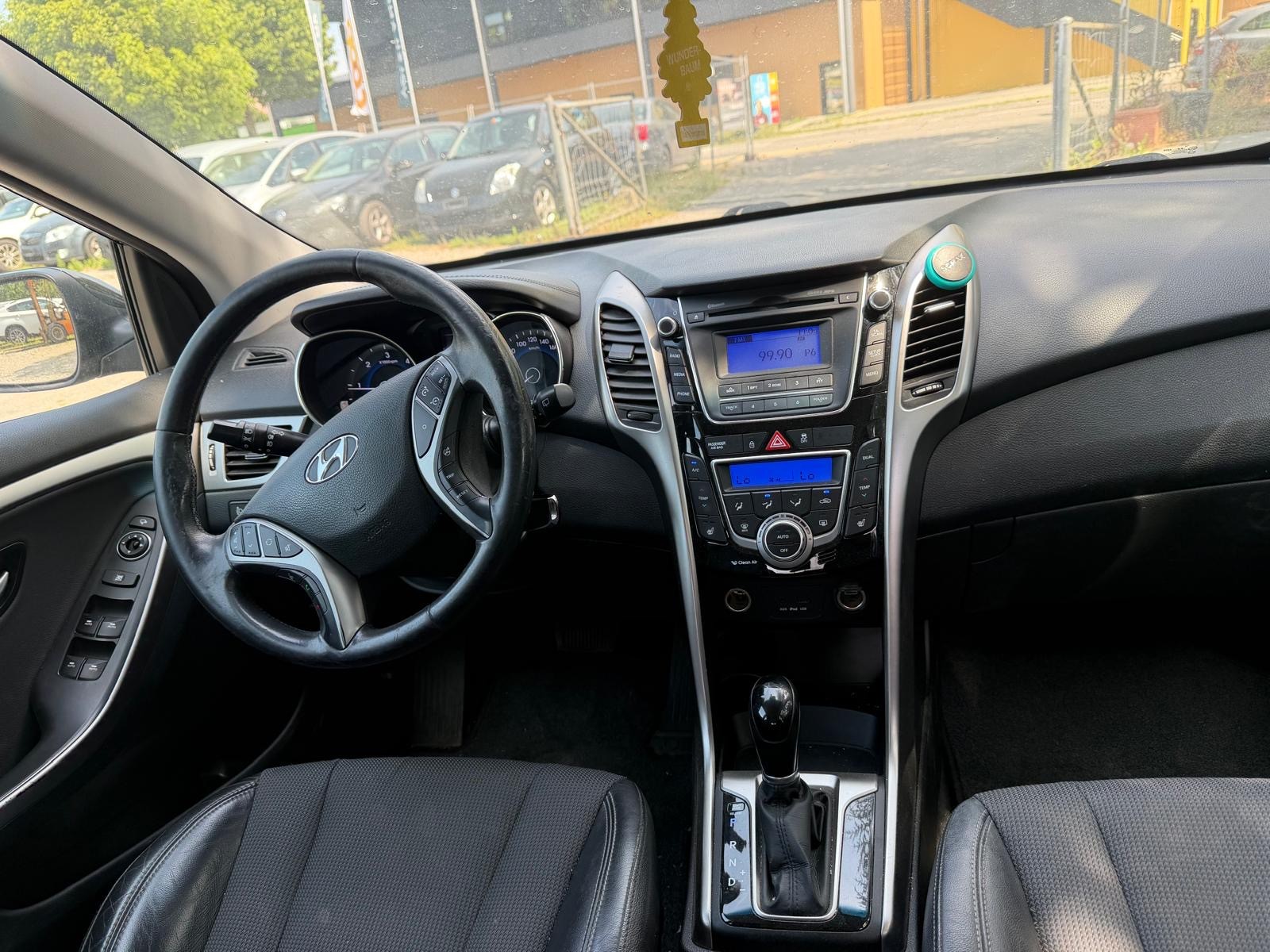 HYUNDAI i30 Wagon 1.6 CRDi Premium Automatic-image-9
