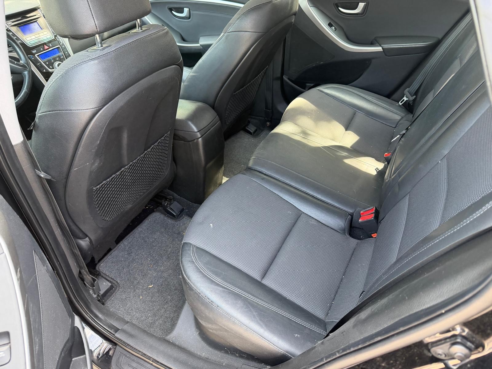 HYUNDAI i30 Wagon 1.6 CRDi Premium Automatic-image-4