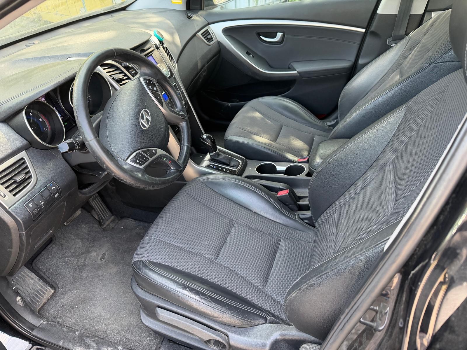 HYUNDAI i30 Wagon 1.6 CRDi Premium Automatic-image-13