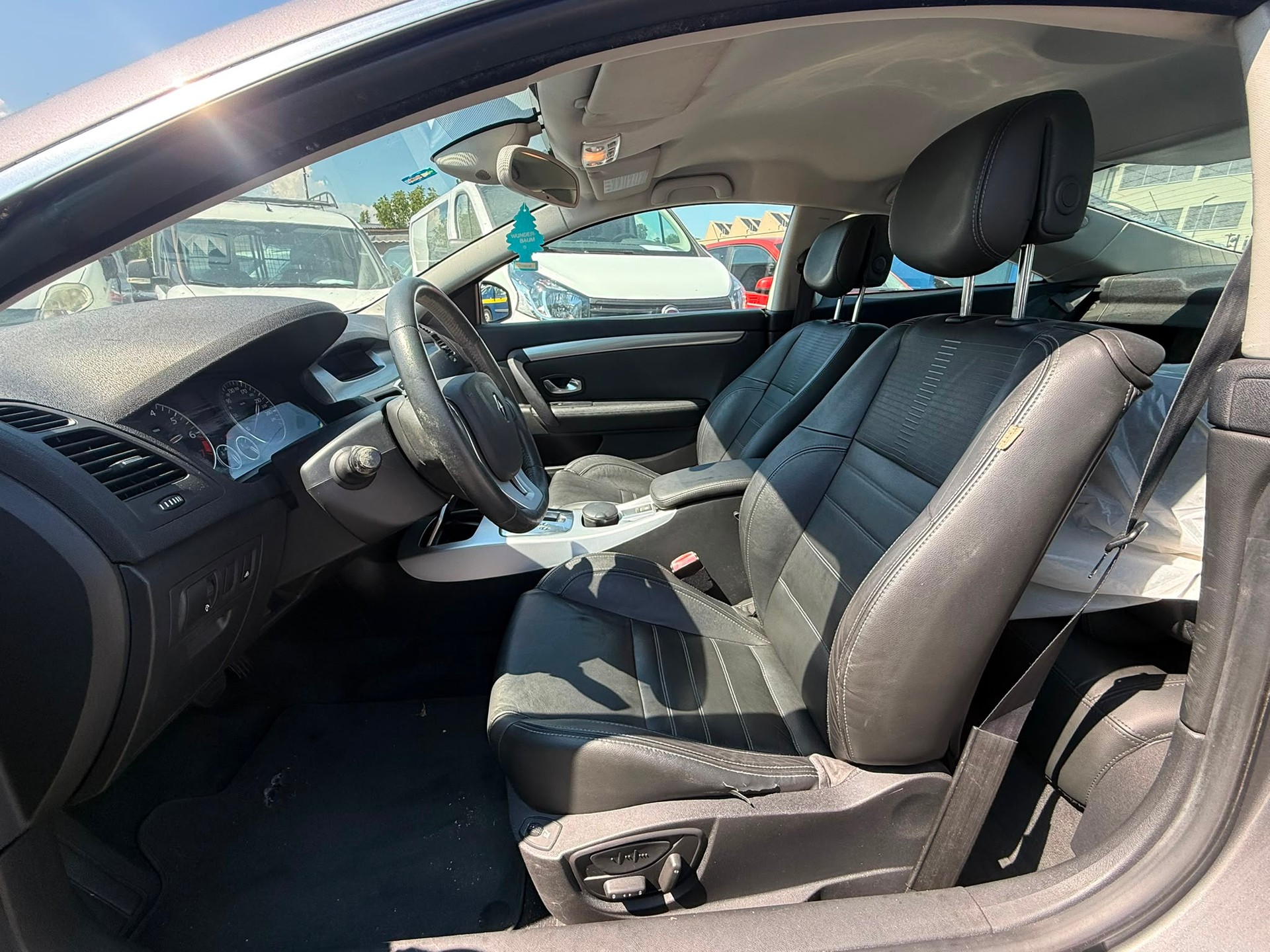 RENAULT Laguna Coupé 2.0 16V T Dynamique Automatic-image-8