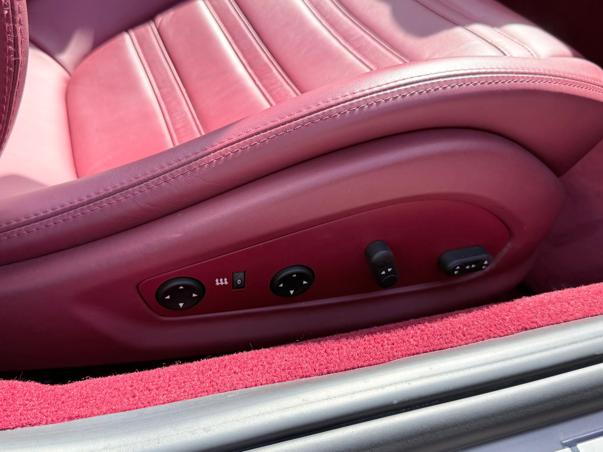 FERRARI California 4.3 V8-image-28
