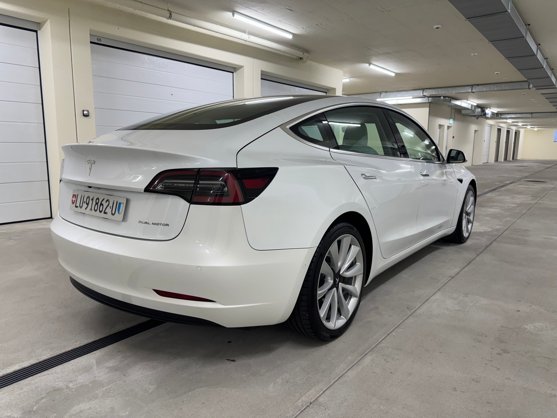 TESLA Model 3 Long Range Dual Motor AWD-image-8