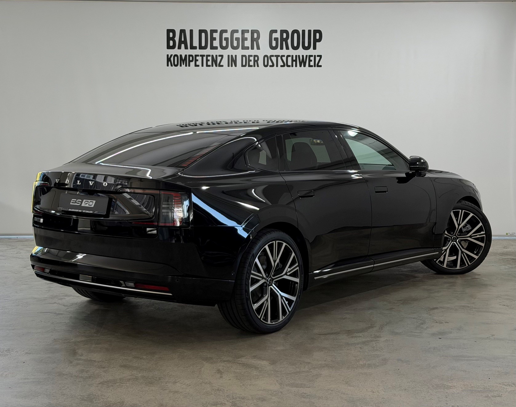 VOLVO ES90 Twin Performance Ultra AW-showroom-element-2