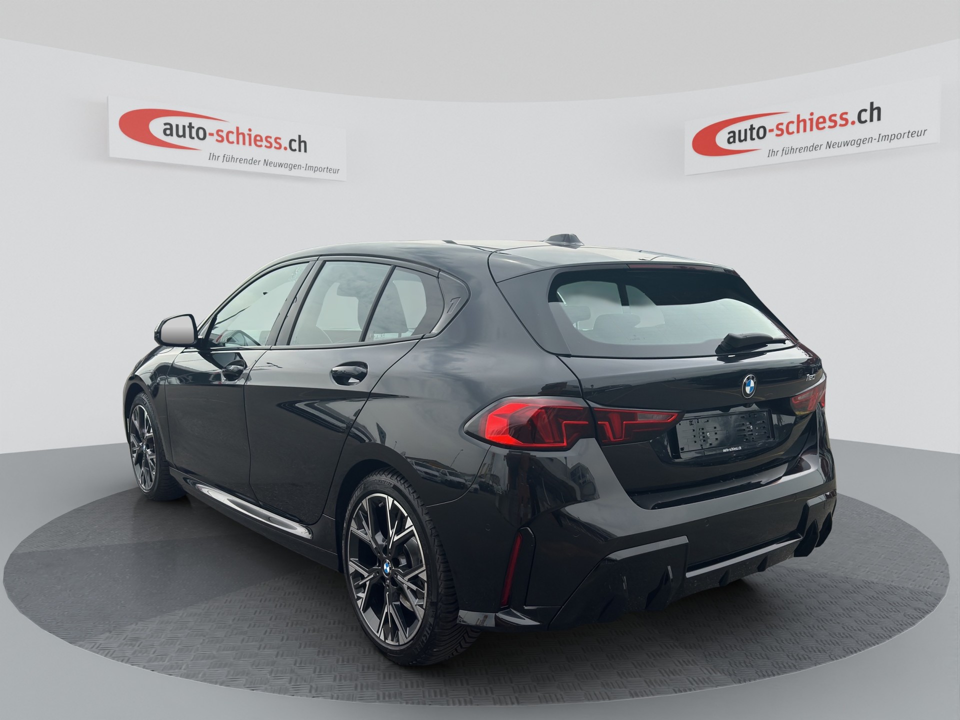 BMW 120 i M Sport Steptronic-image-2