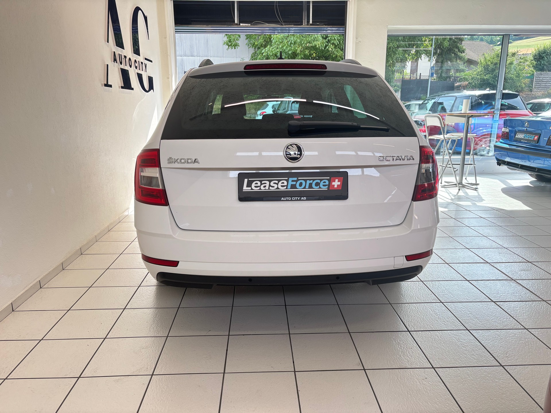 SKODA Octavia Combi 2.0 TDI Ambition DSG-image-4